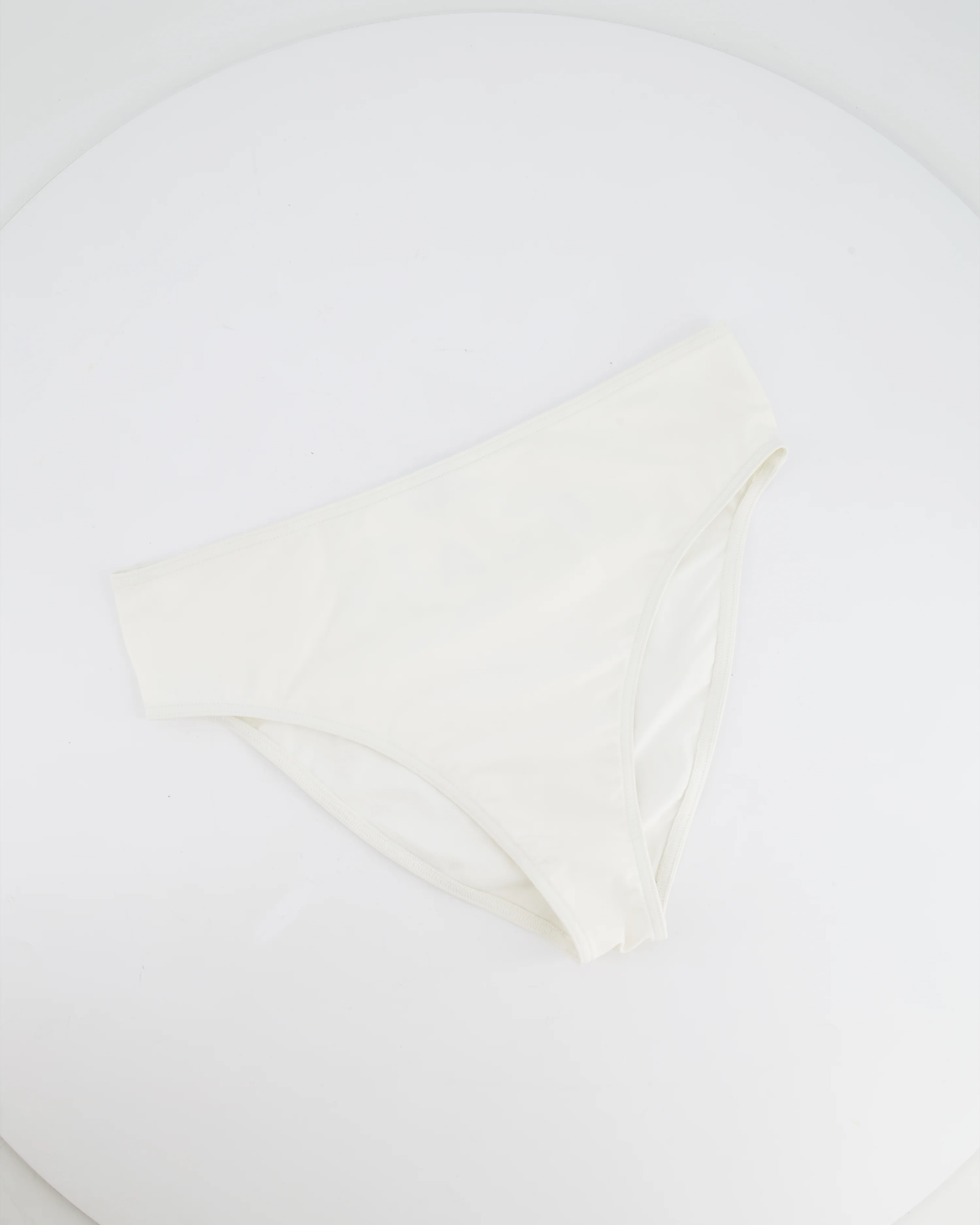 Alaia White Two-Piece Bikini with Bandeau Top and Black Logo Print Size FR 38 (UK 10) RRP £650 - Image 9