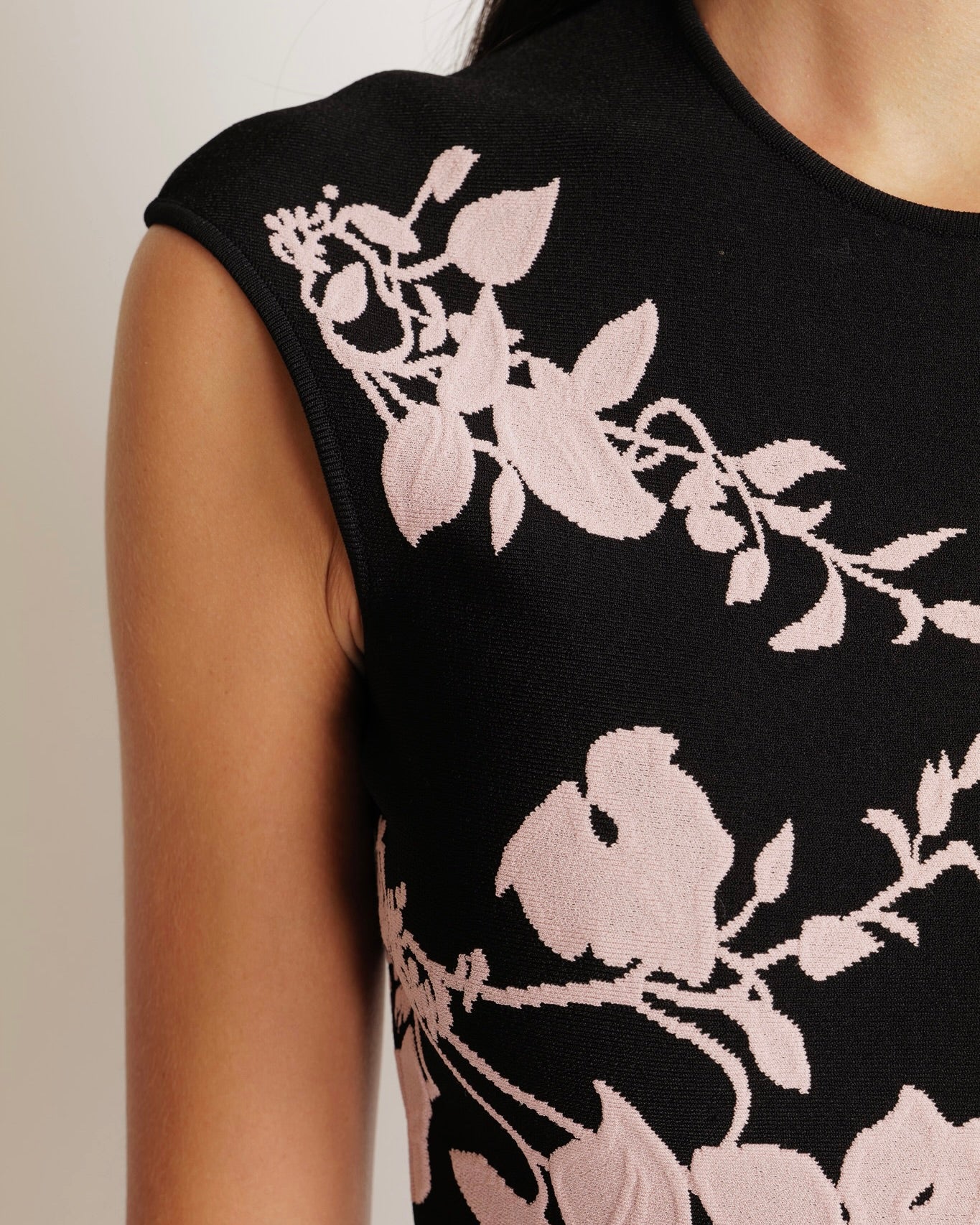 Alexander McQueen Black and Baby Pink Floral Embroidered Mini Sleeveless Dress Size IT 40 (UK 8) - Image 4