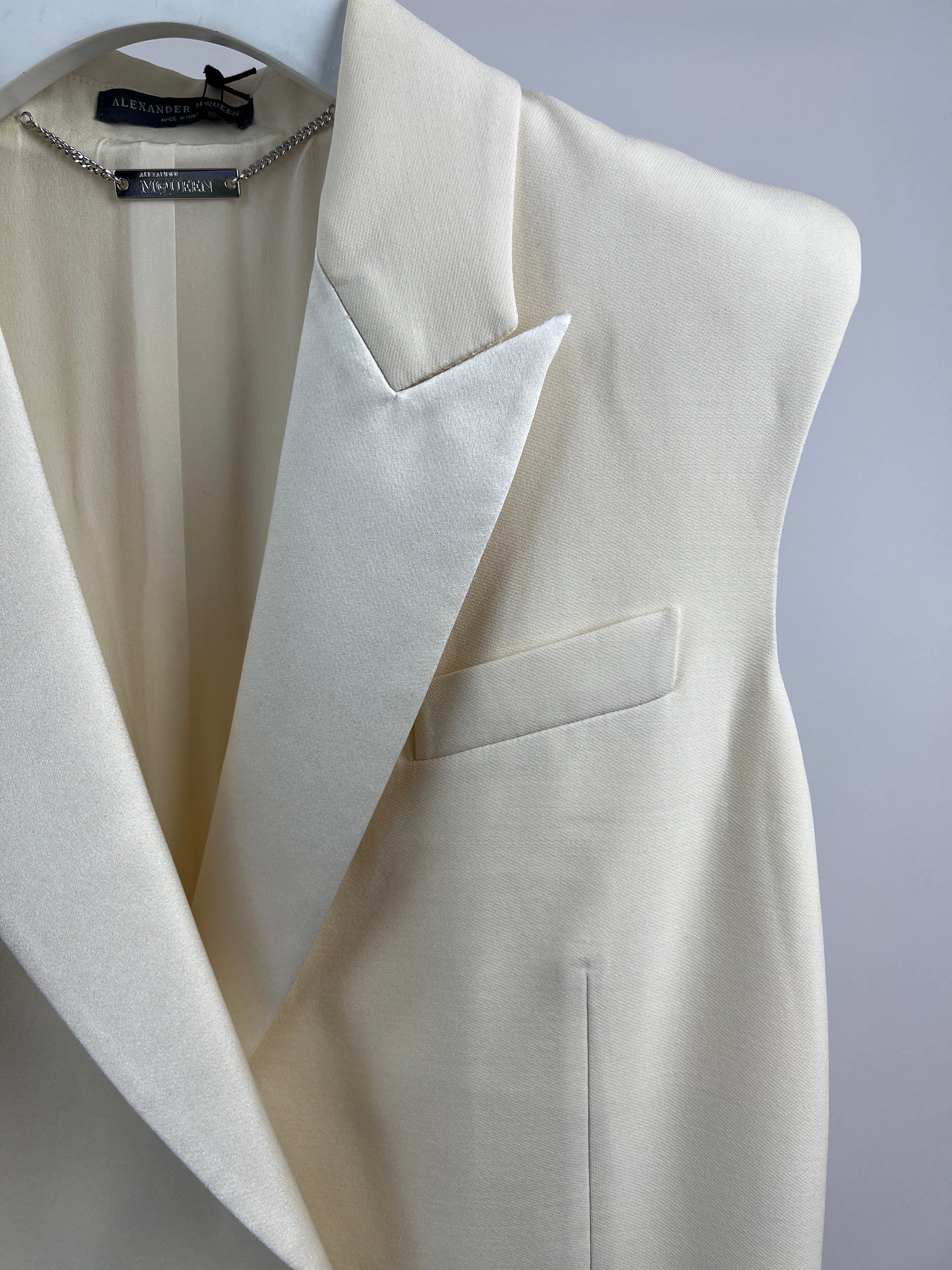 Alexander McQueen Cream Sleeveless Double Breasted Tuxedo Mini Dress with Satin Collar and Buttons Detail Size IT 46 (UK 14) - Image 11