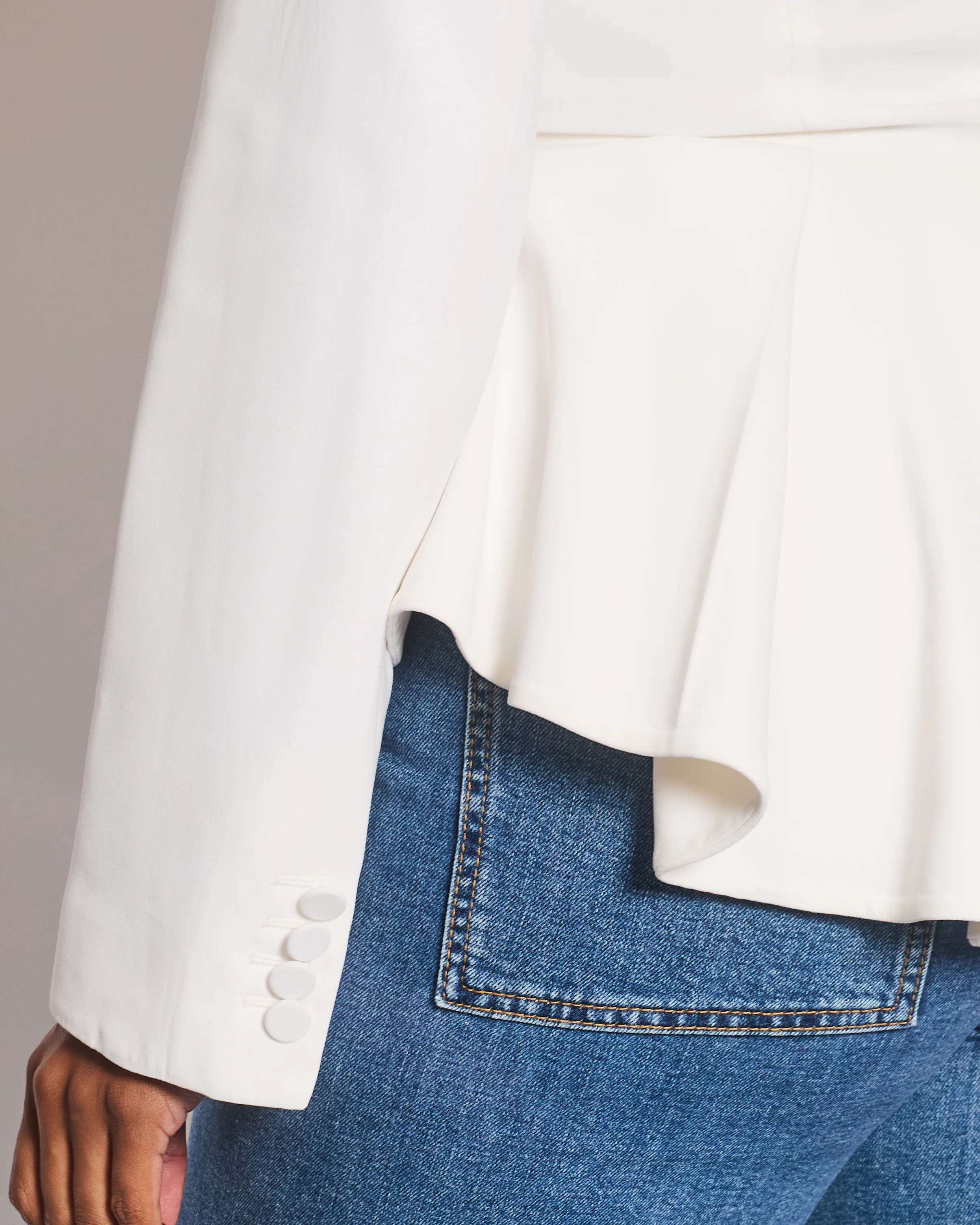 Alexander McQueen White Tailored Blazer with Peplum Hem Size IT 44 (UK 12) - Image 4