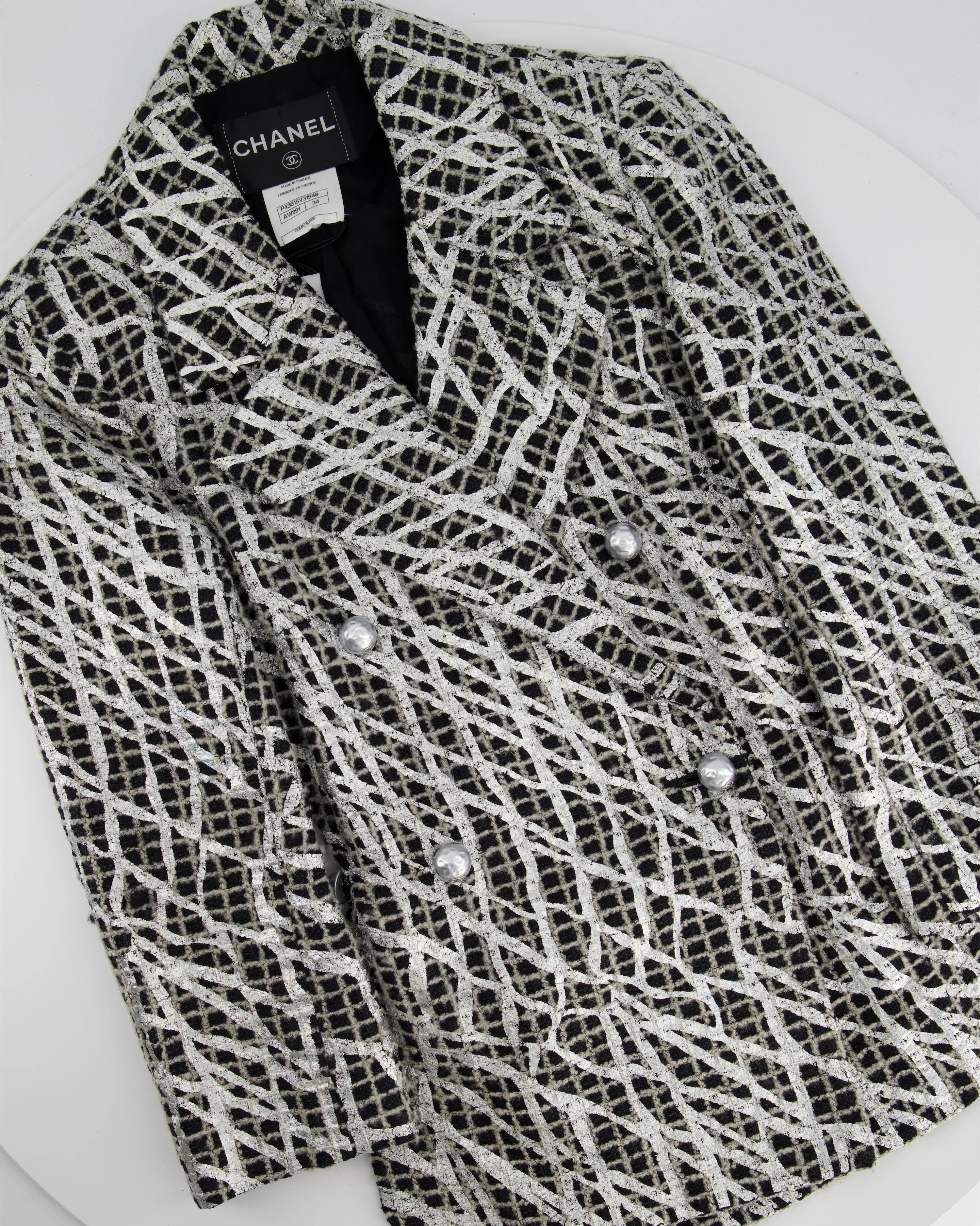 Chanel Spring 2012 Black & White Checked Tweed Backless Jacket with Silver Screen Print and Pearl Belt at the Back Size FR 34 (UK 4) - Image 10