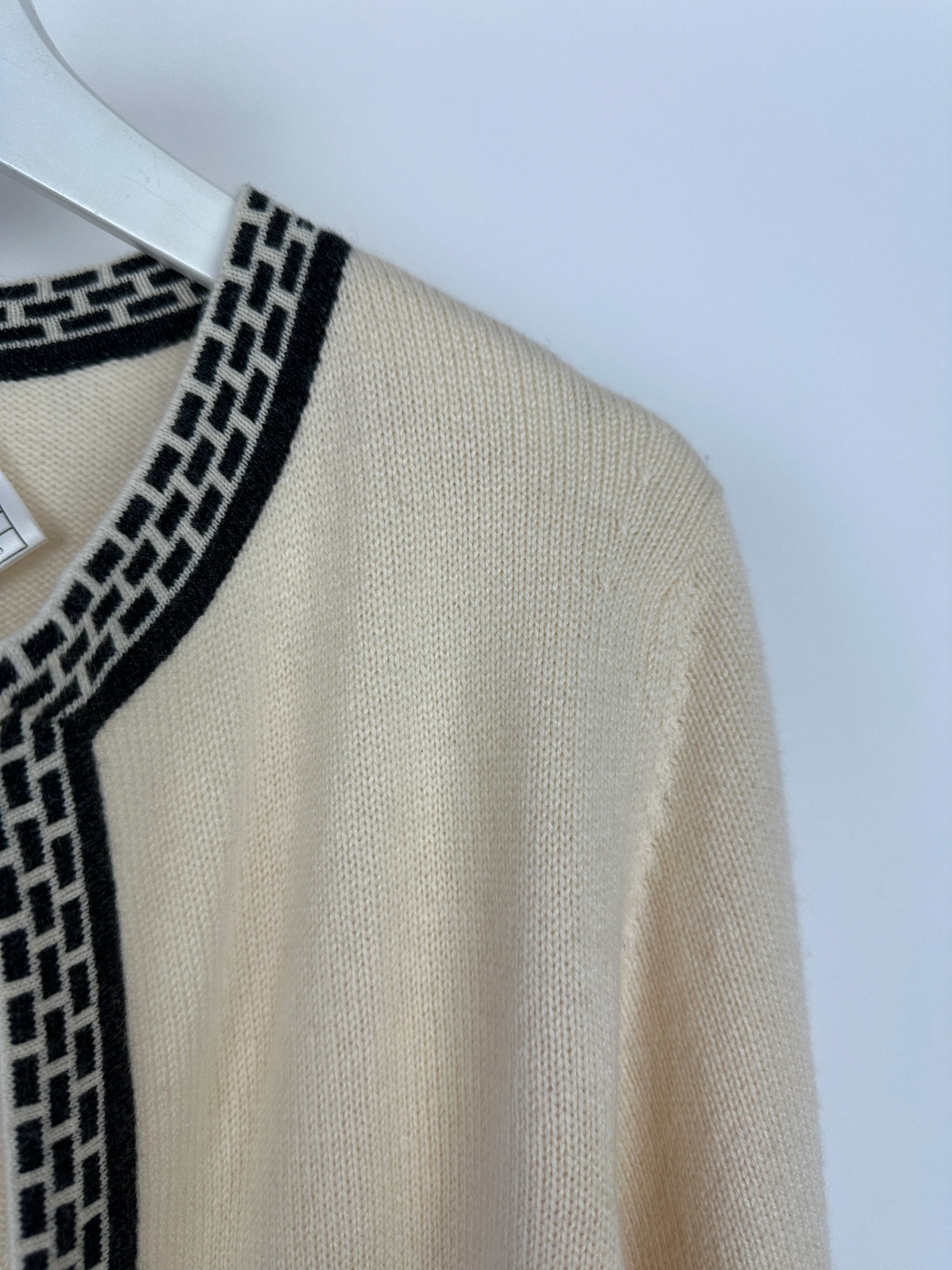 Chanel 04A Cashmere Midi Dress and Longline Cardigan Set With Grey Trim Detail FR 36 (UK 8) - Image 20