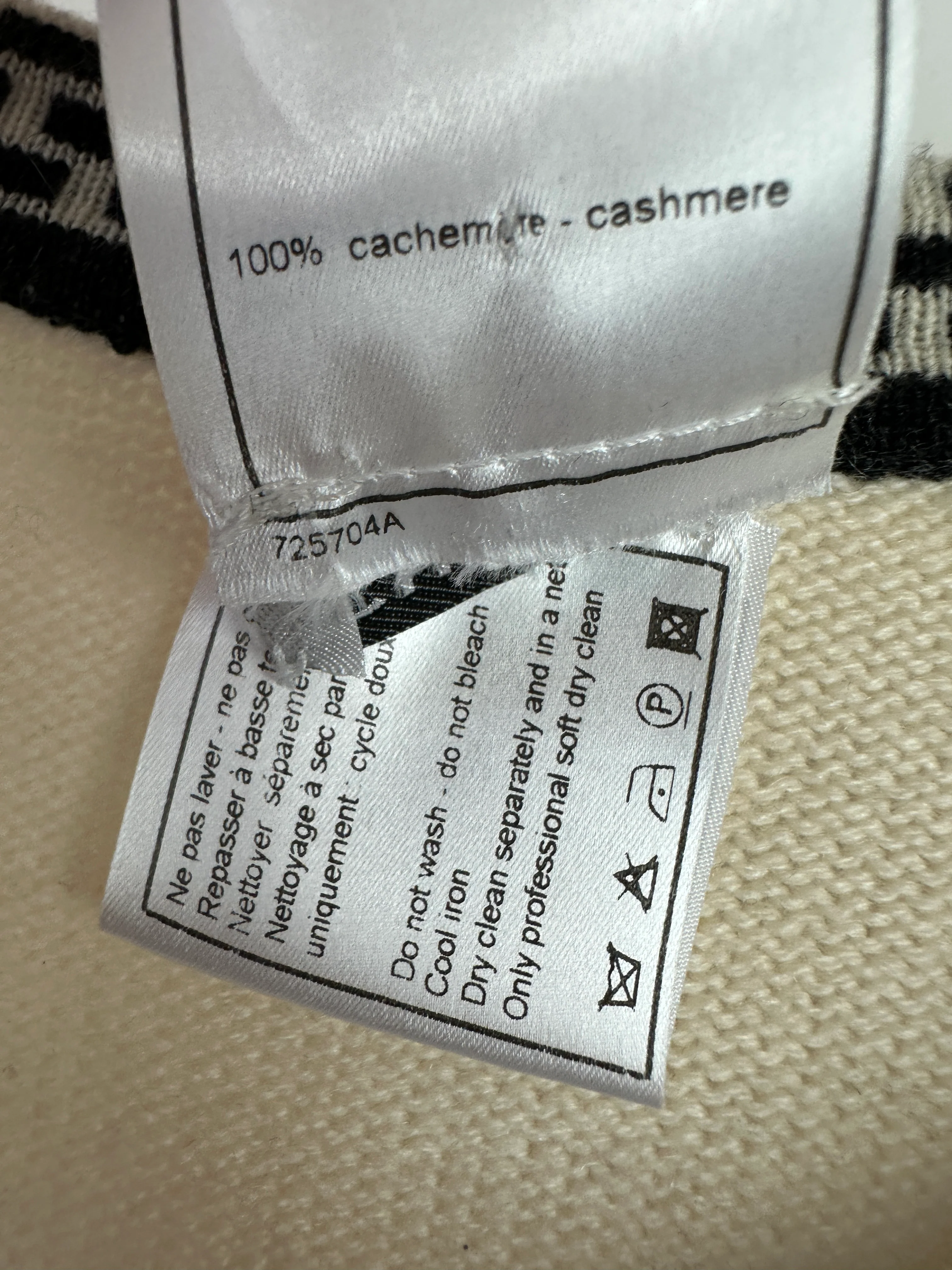 Chanel 04A Cashmere Midi Dress and Longline Cardigan Set With Grey Trim Detail FR 36 (UK 8) - Image 22