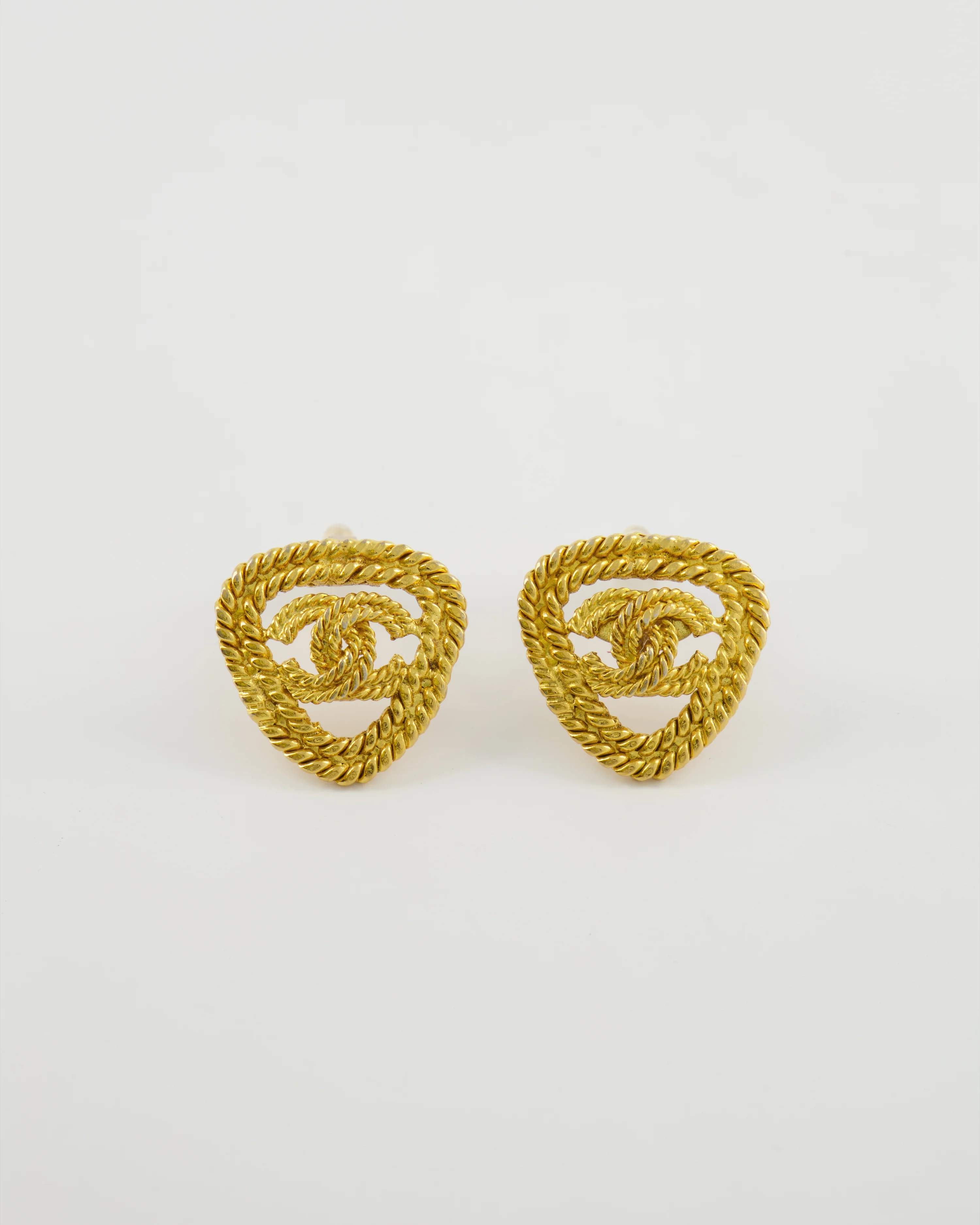 Chanel 08 Vintage Gold Triangular Chainlink Clip-On Earrings with CC Logo