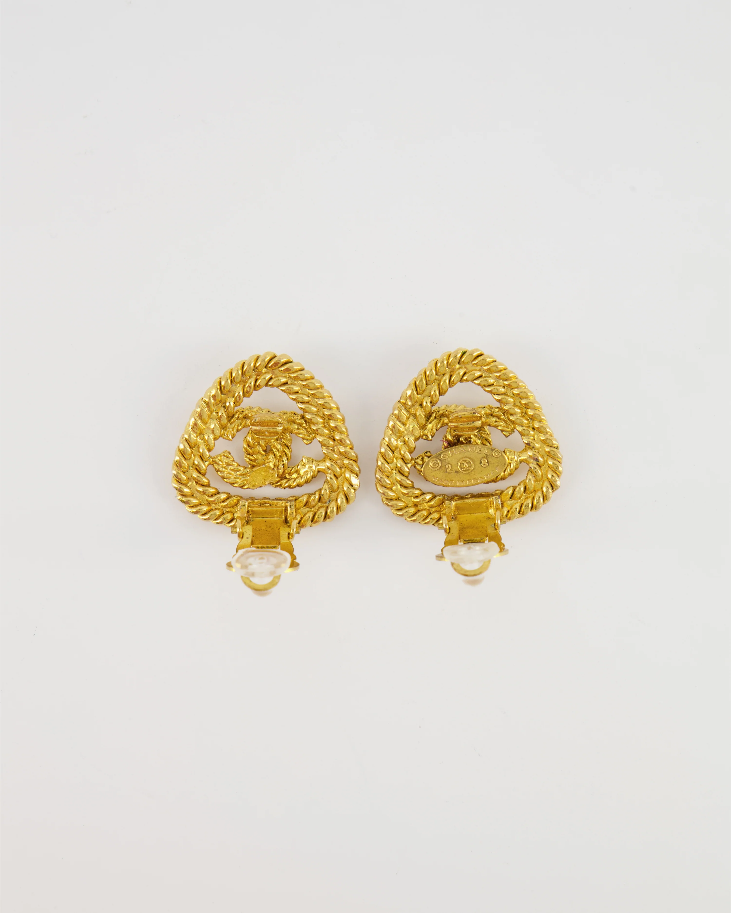 Chanel 08 Vintage Gold Triangular Chainlink Clip-On Earrings with CC Logo - Image 3