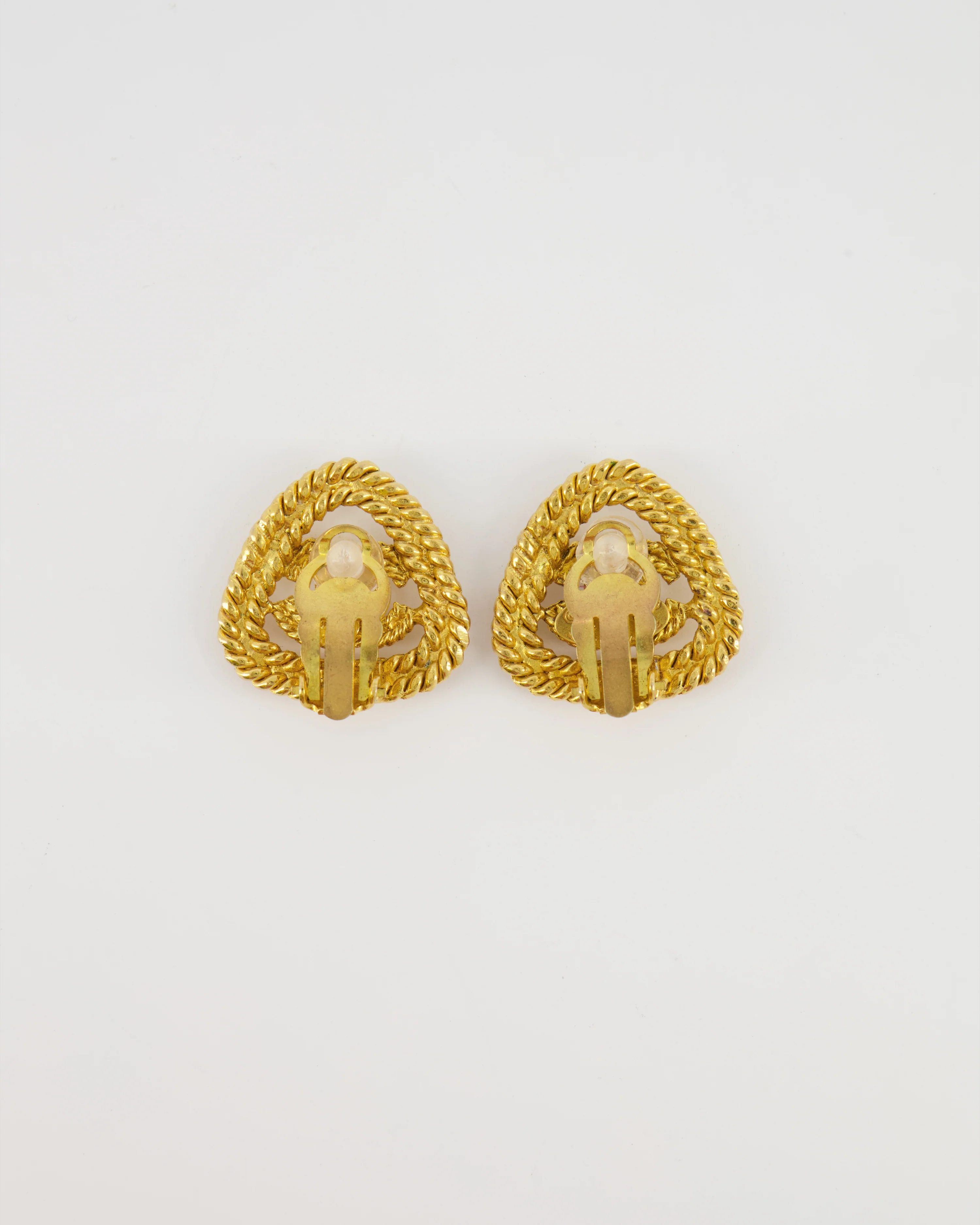 Chanel 08 Vintage Gold Triangular Chainlink Clip-On Earrings with CC Logo - Image 4