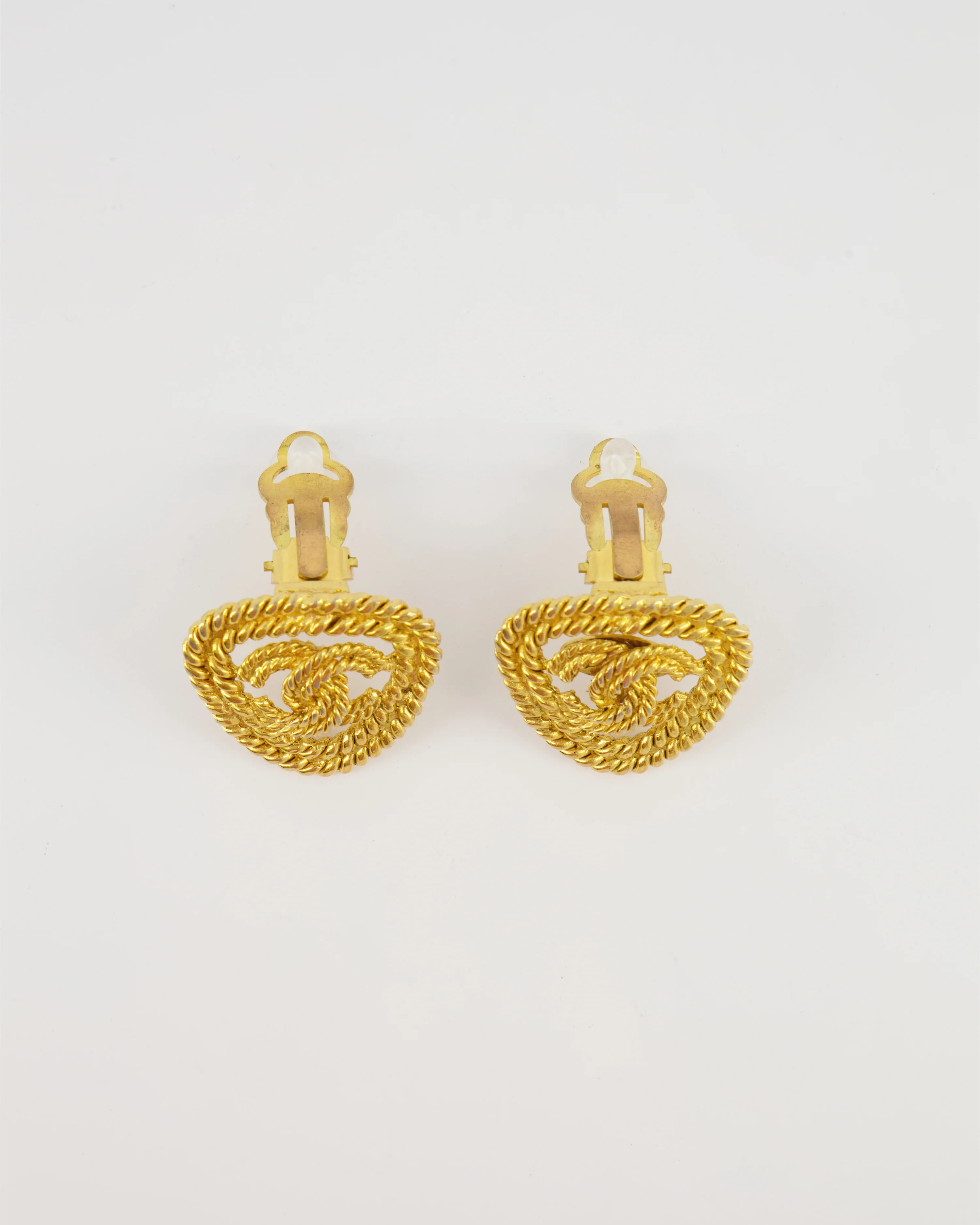 Chanel 08 Vintage Gold Triangular Chainlink Clip-On Earrings with CC Logo - Image 5