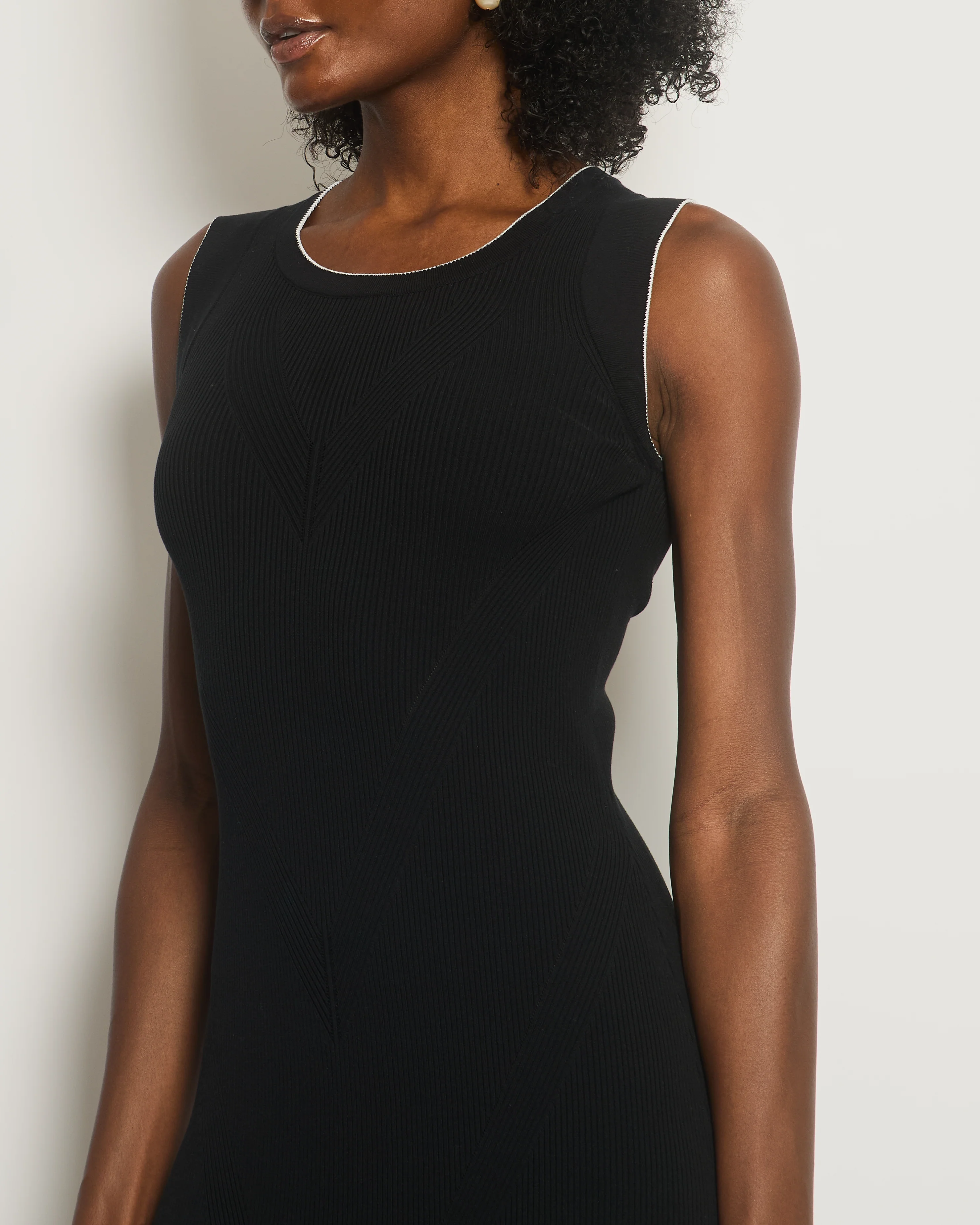 Chanel 08P Black, White Trim Knitted Dress with Ruffle Hem Detail Size FR 36 (UK 8) - Image 4