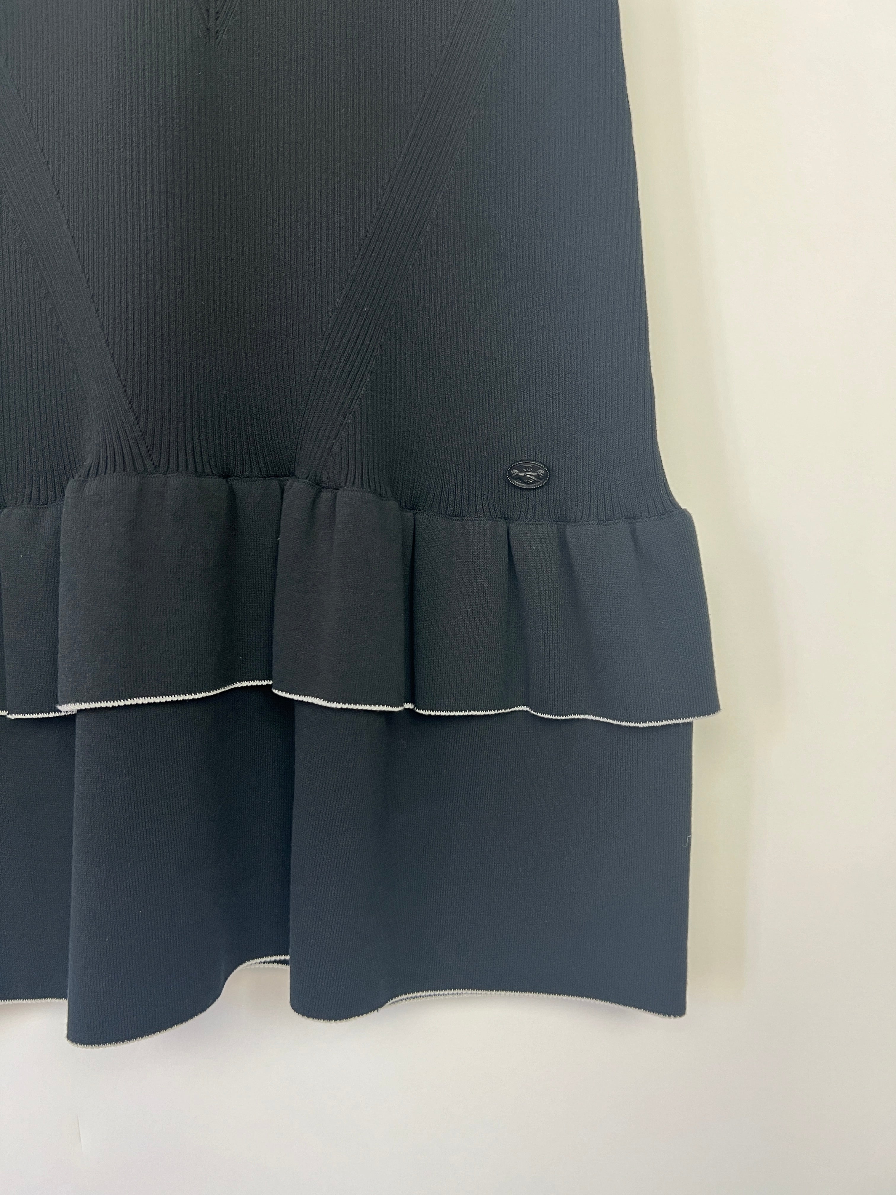 Chanel 08P Black, White Trim Knitted Dress with Ruffle Hem Detail Size FR 36 (UK 8) - Image 9