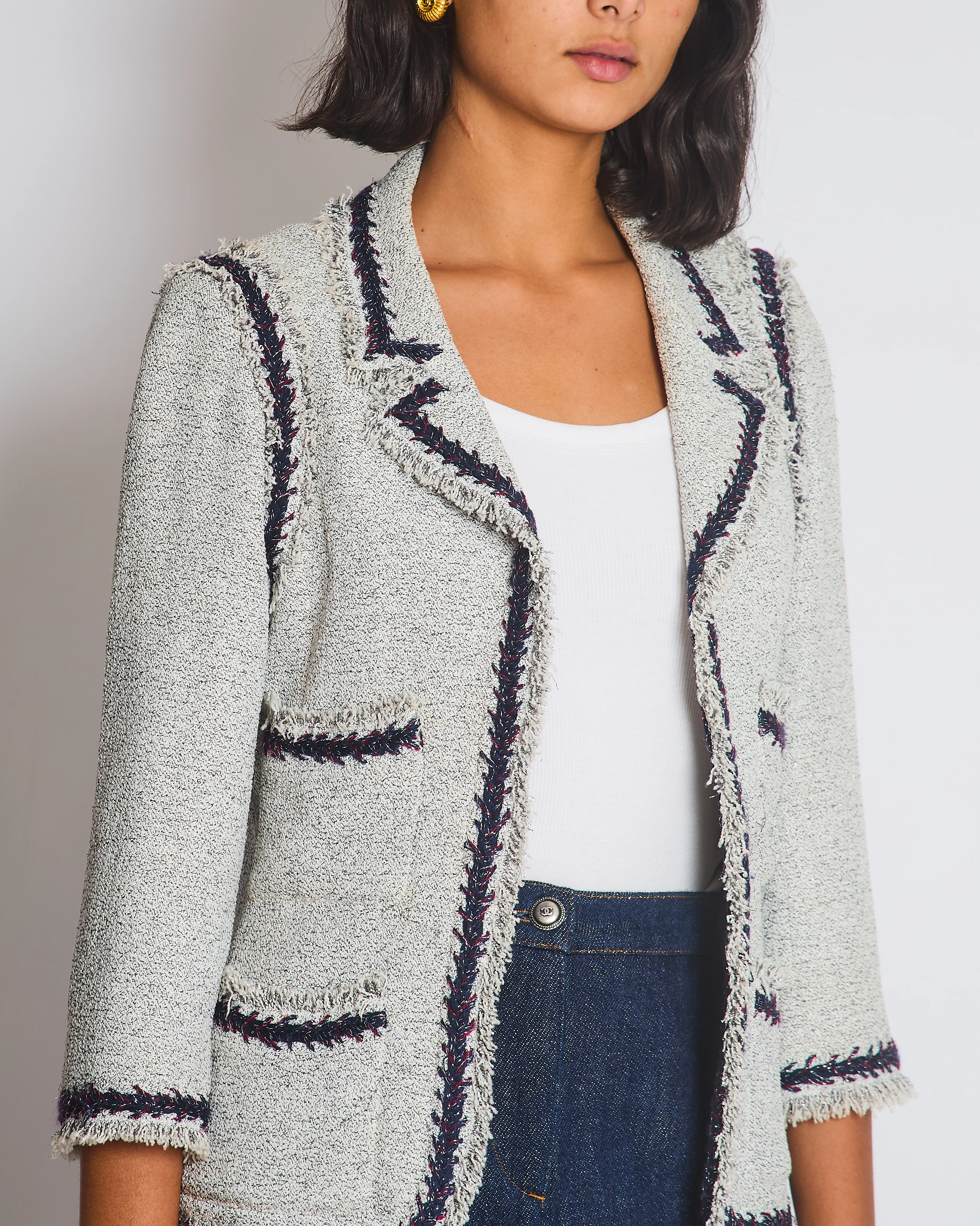 Chanel 08P Light Grey Tweed Jacket with Contrast Navy and Red Tweed Trim with CC Detail Buttons On The Cuff Size FR 38 (UK 10) - Image 3