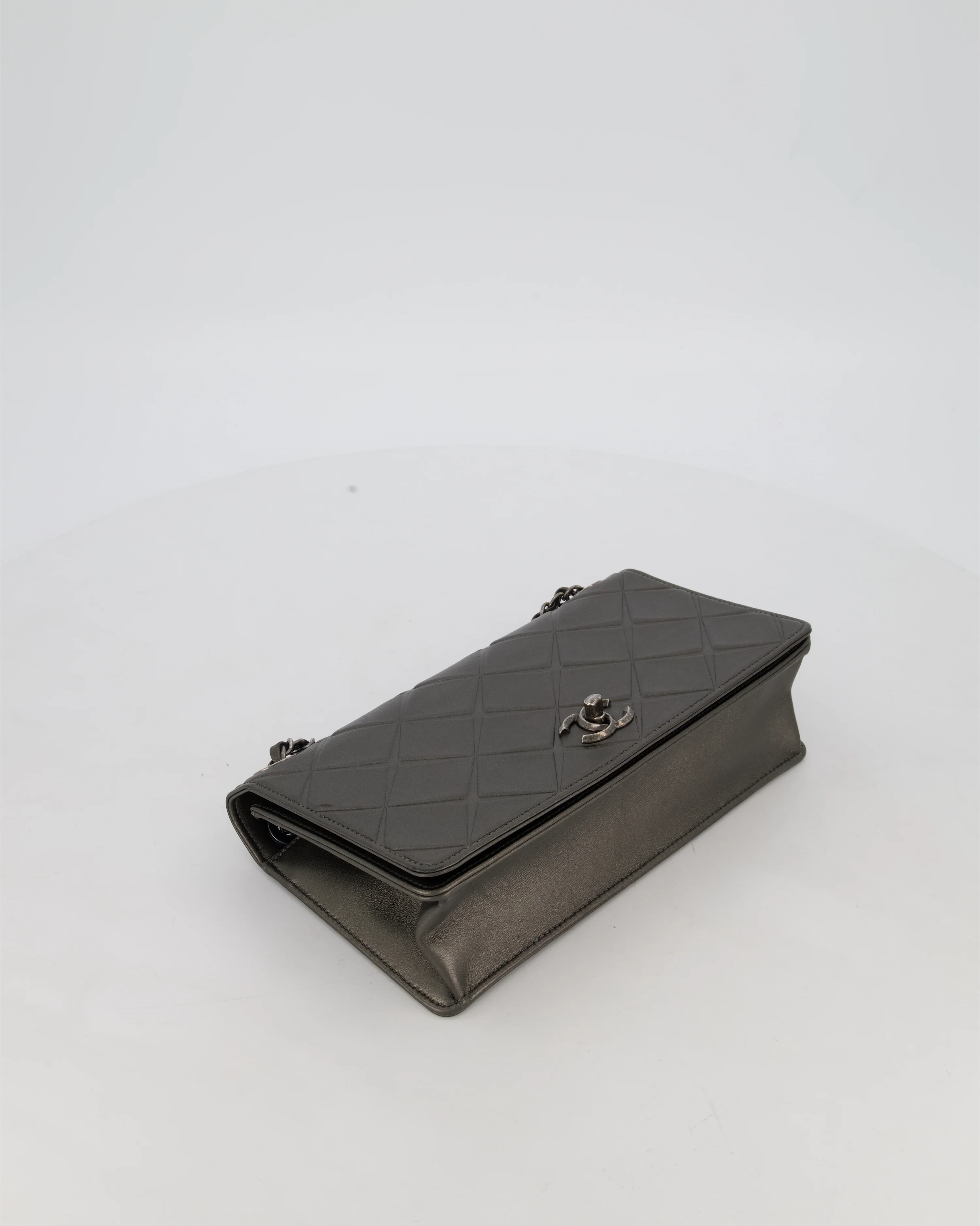 Chanel 16P Metallic Grey Medium Flap Propellor Bag In Calfskin Leather With Gunmetal Hardware - Image 17