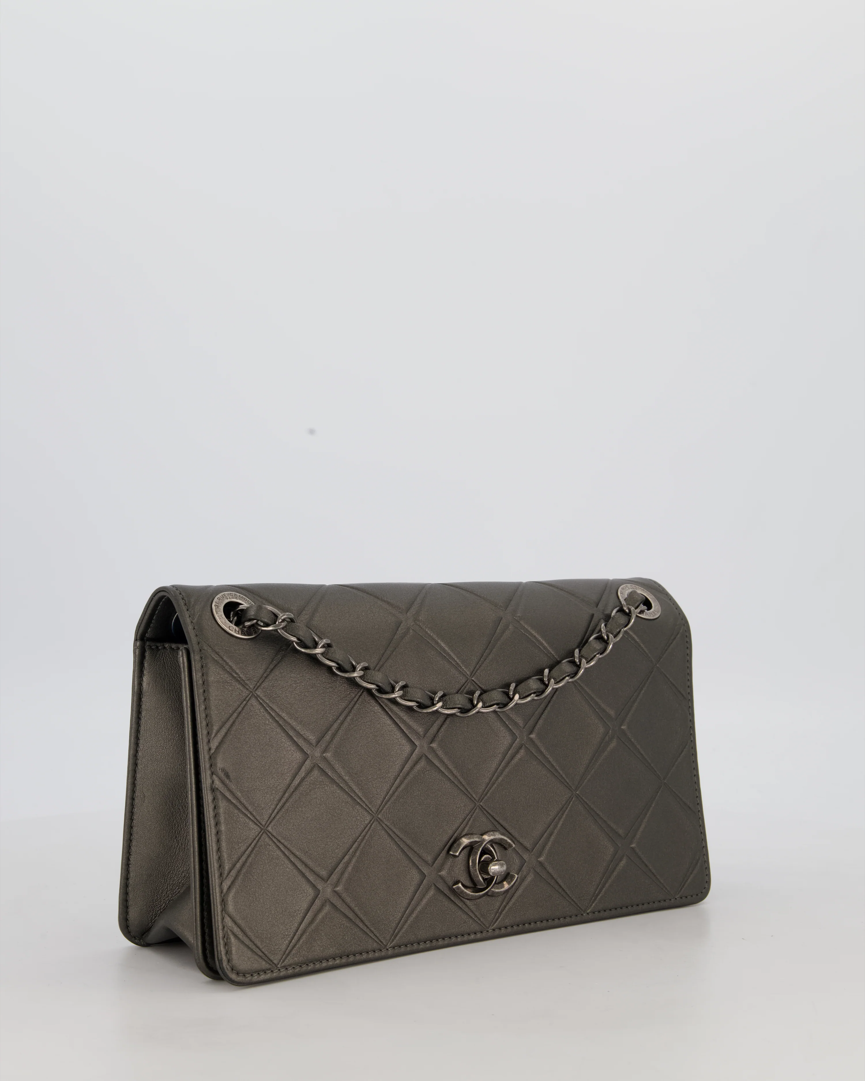 Chanel 16P Metallic Grey Medium Flap Propellor Bag In Calfskin Leather With Gunmetal Hardware - Image 3