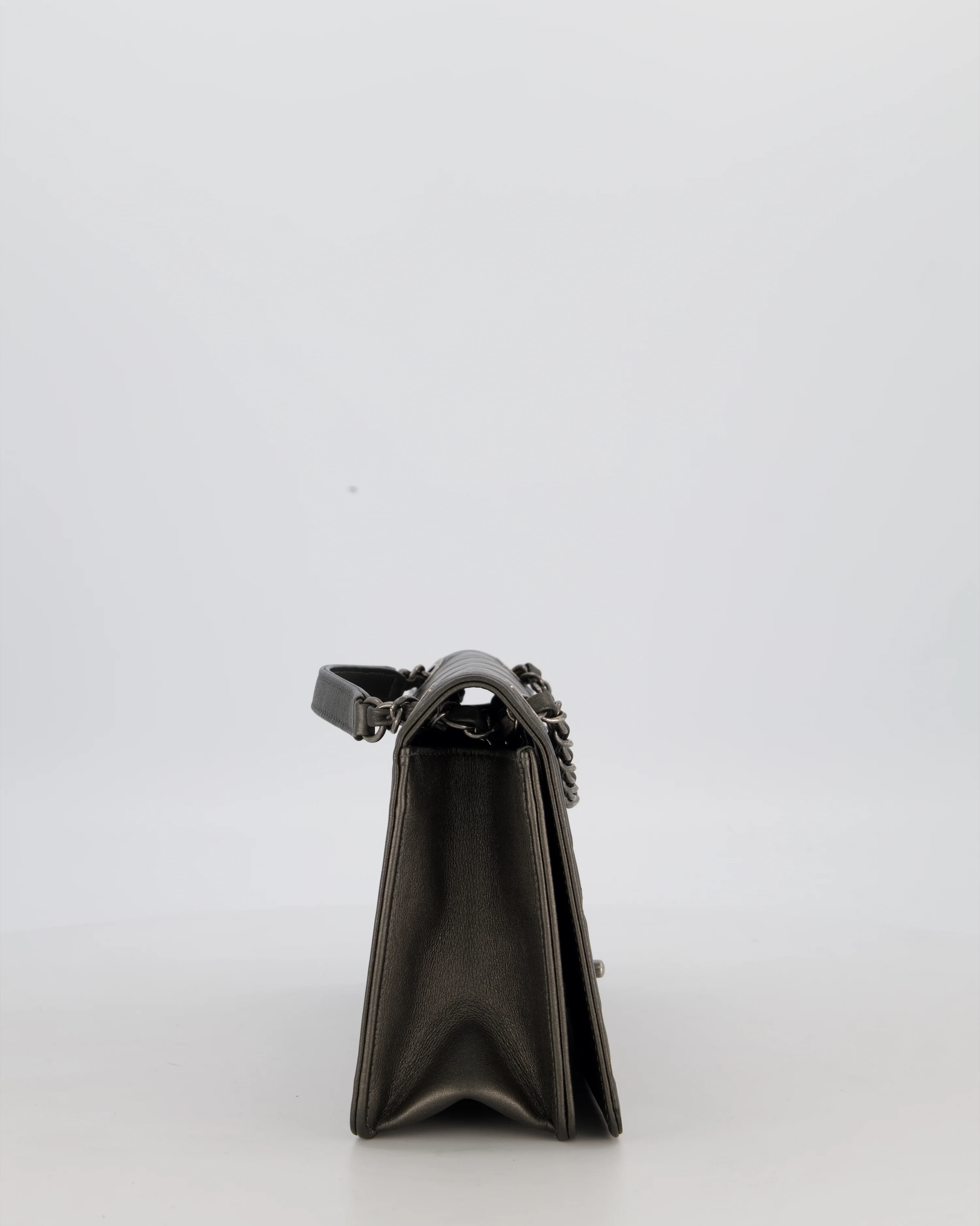 Chanel 16P Metallic Grey Medium Flap Propellor Bag In Calfskin Leather With Gunmetal Hardware - Image 4