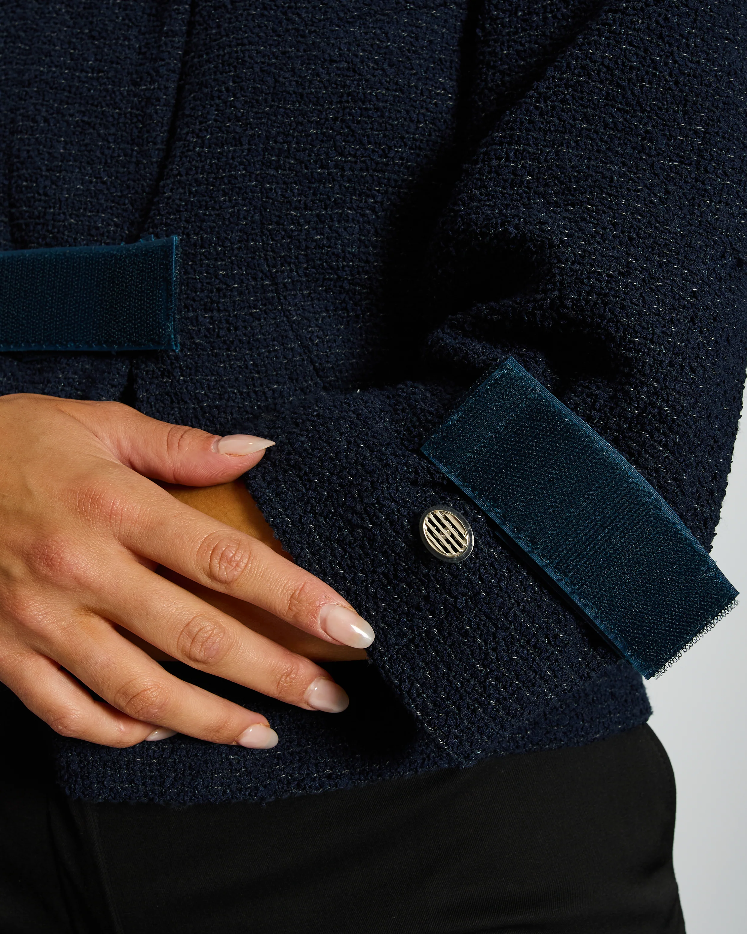 Chanel 17/P Cropped Collarless Tweed Jacket with Velcro Fastening Detail Size FR 36 (UK 8) - Image 4