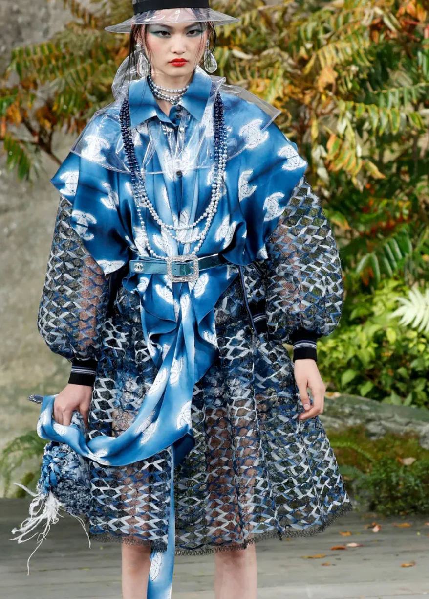 Chanel 18S Black, White and Blue Fishnet Mini Skirt and Jacket Set Size FR 34 (UK 6) RRP £6,850 - Image 7