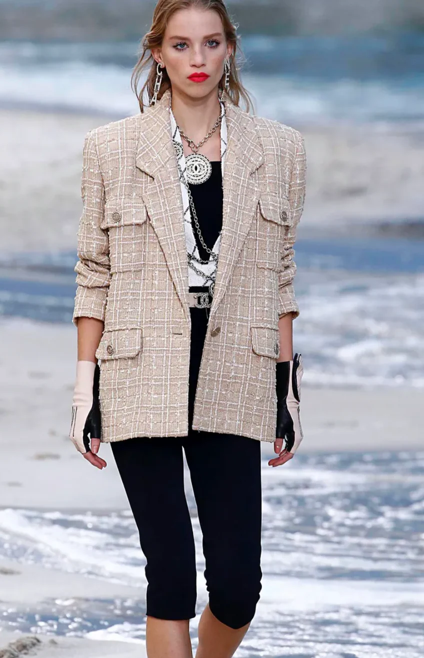 Chanel 19/S Beige Tweed Single Breasted Blazer with Pocket and CC Button Detail Size FR 40 (UK 12) - Image 6