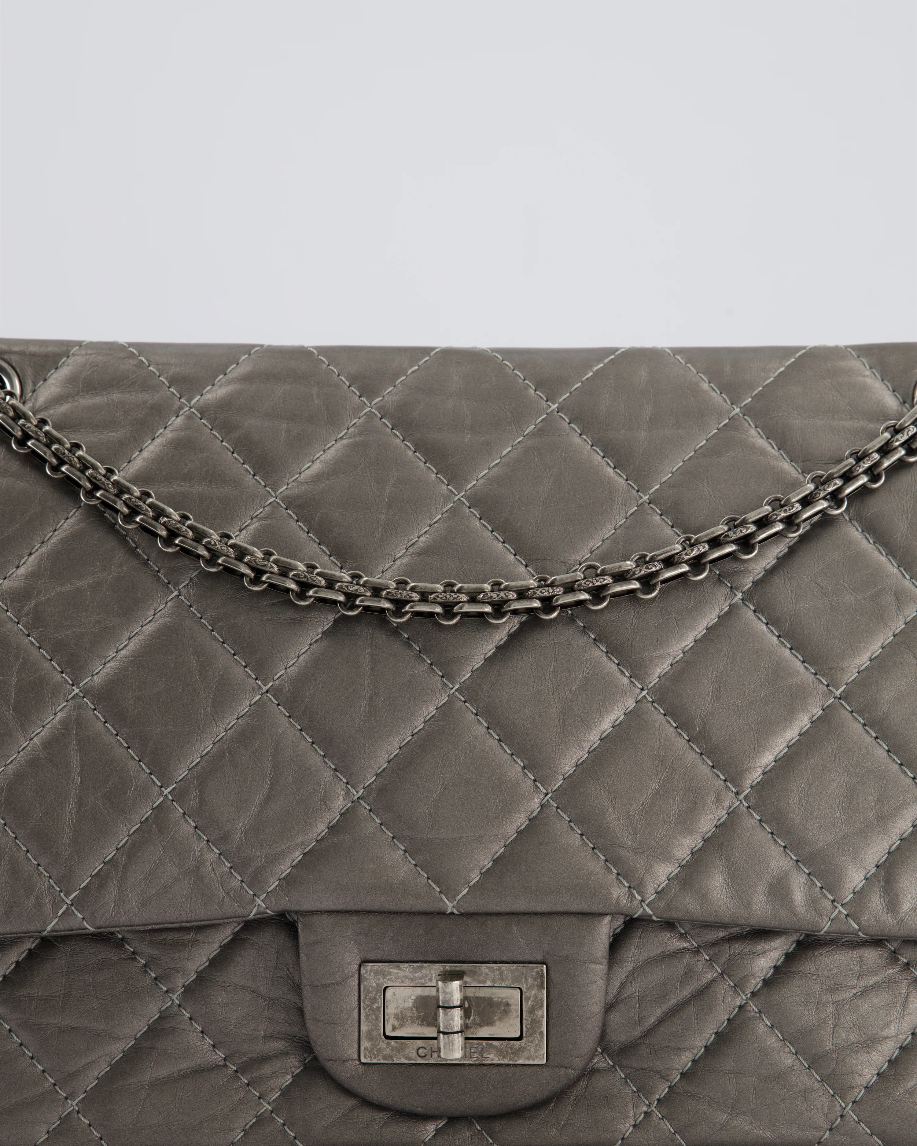 *FIRE PRICE* Chanel 2.55 Jumbo Reissue Bag in Metallic Grey Crumpled Calfskin Leather With Gunmetal Hardware - Image 15