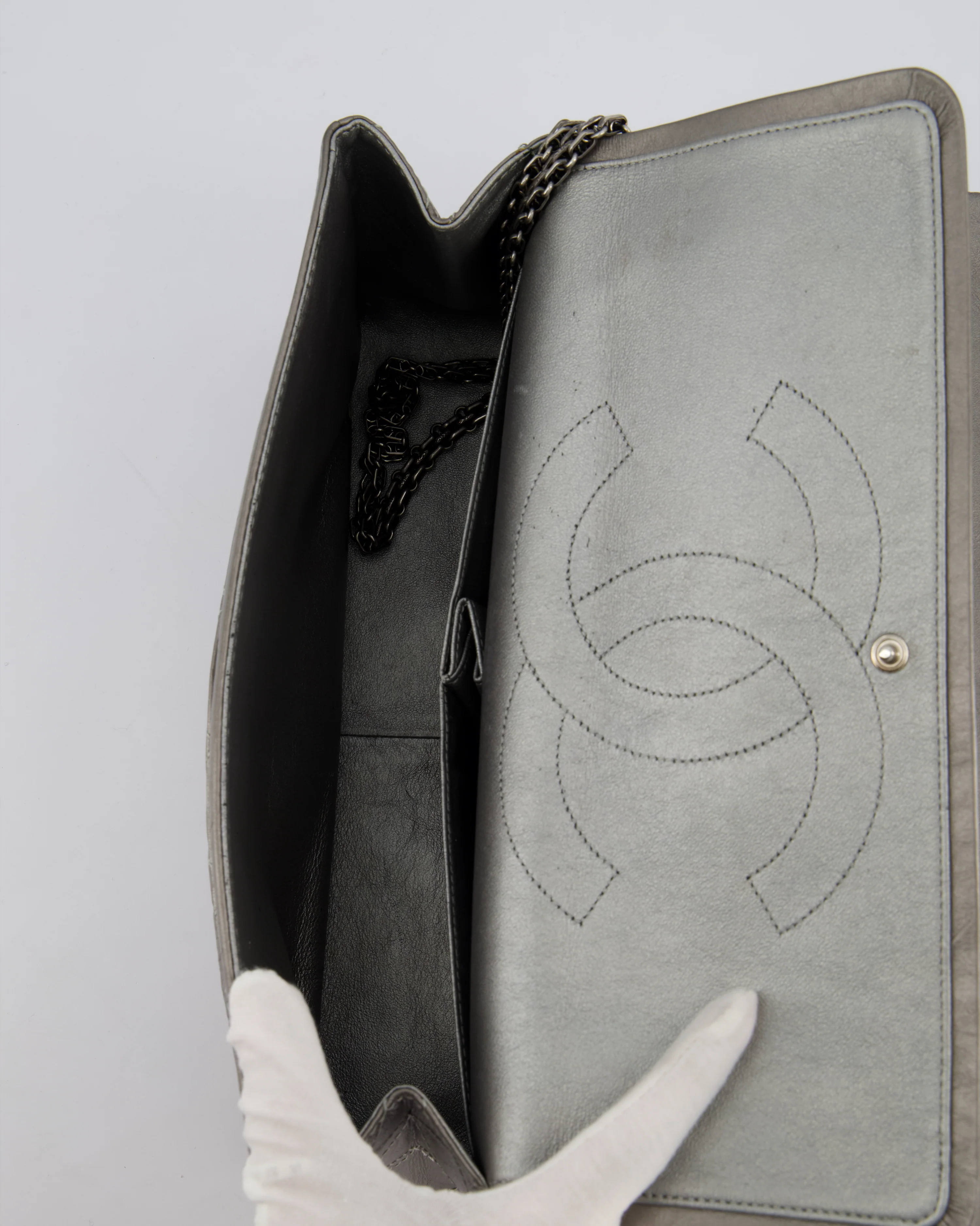*FIRE PRICE* Chanel 2.55 Jumbo Reissue Bag in Metallic Grey Crumpled Calfskin Leather With Gunmetal Hardware - Image 20