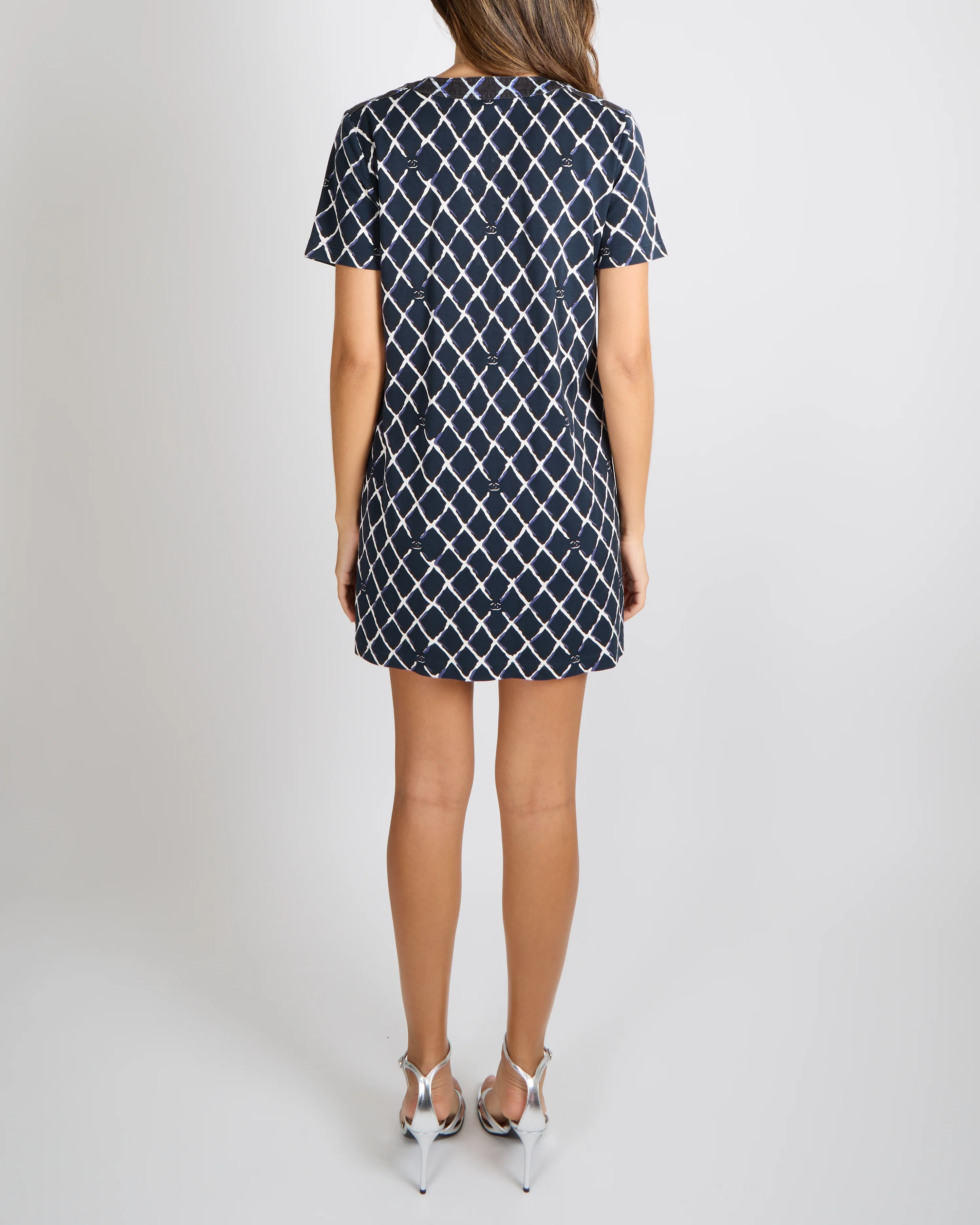 Chanel 2019 Coco Beach Black, Navy and White Quilted Print T-Shirt Mini Dress with Denim Collar Trim and CC Logos with Gold Anchor CC Logo Button Details Size FR 38 (UK 10) - Image 3