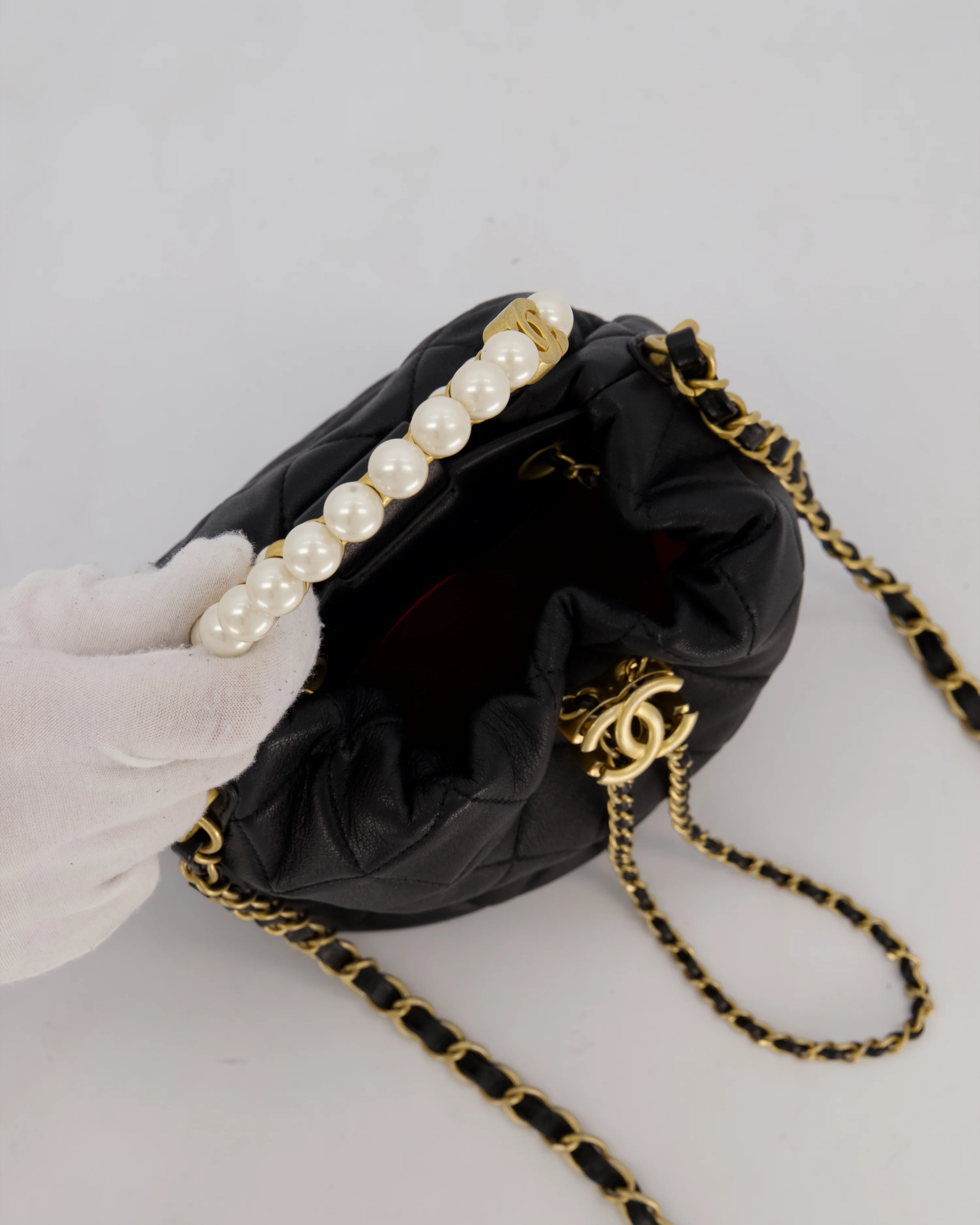 Chanel 2021 Black Quilted Lambskin Imitation Pearl Handle Bucket Bag with Champagne Gold Hardware - Image 16