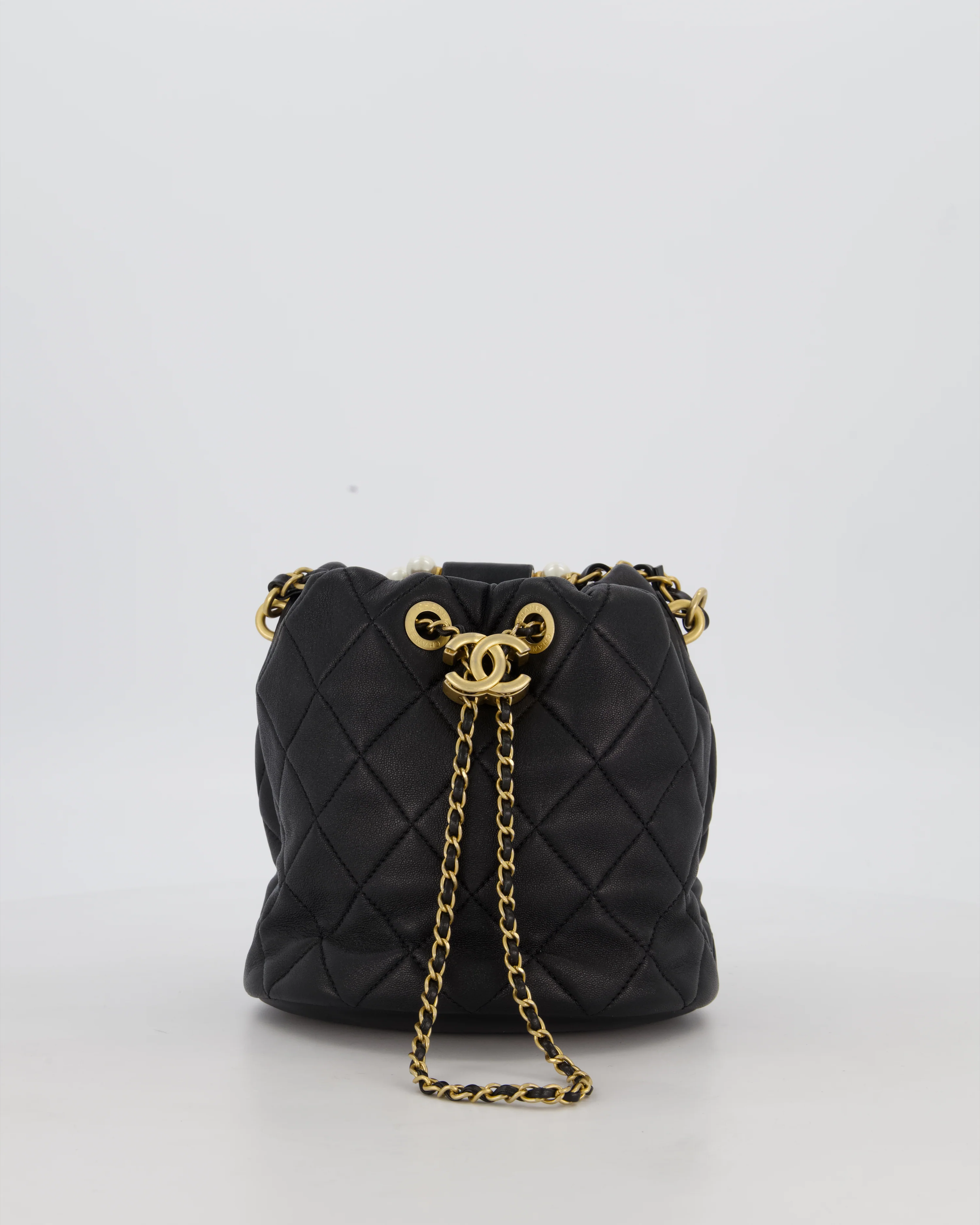 Chanel 2021 Black Quilted Lambskin Imitation Pearl Handle Bucket Bag with Champagne Gold Hardware - Image 2