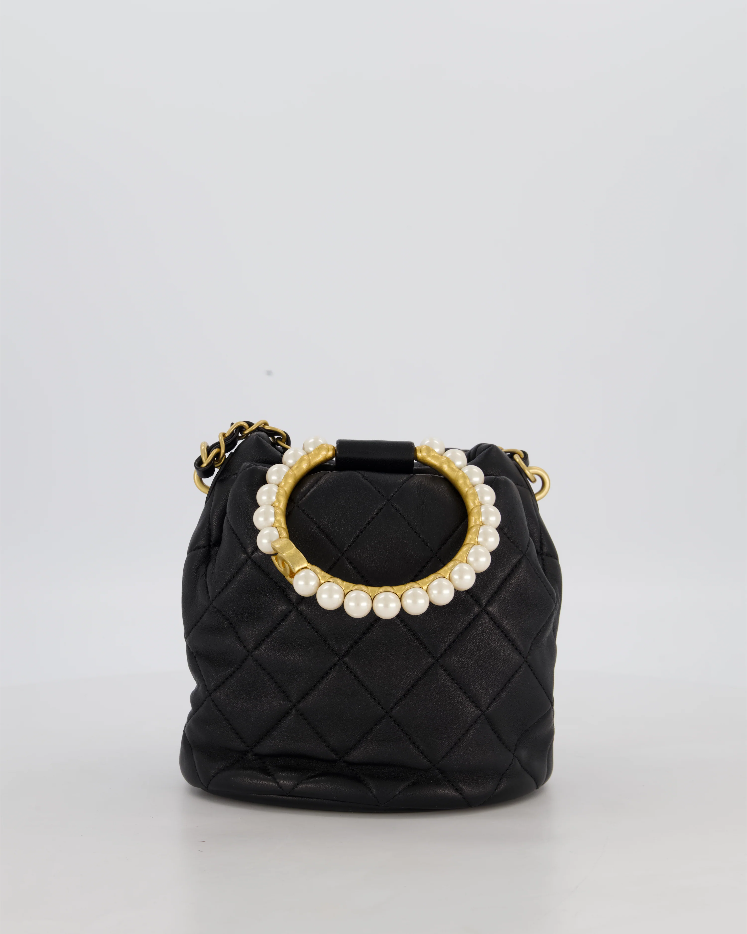 Chanel 2021 Black Quilted Lambskin Imitation Pearl Handle Bucket Bag with Champagne Gold Hardware - Image 7