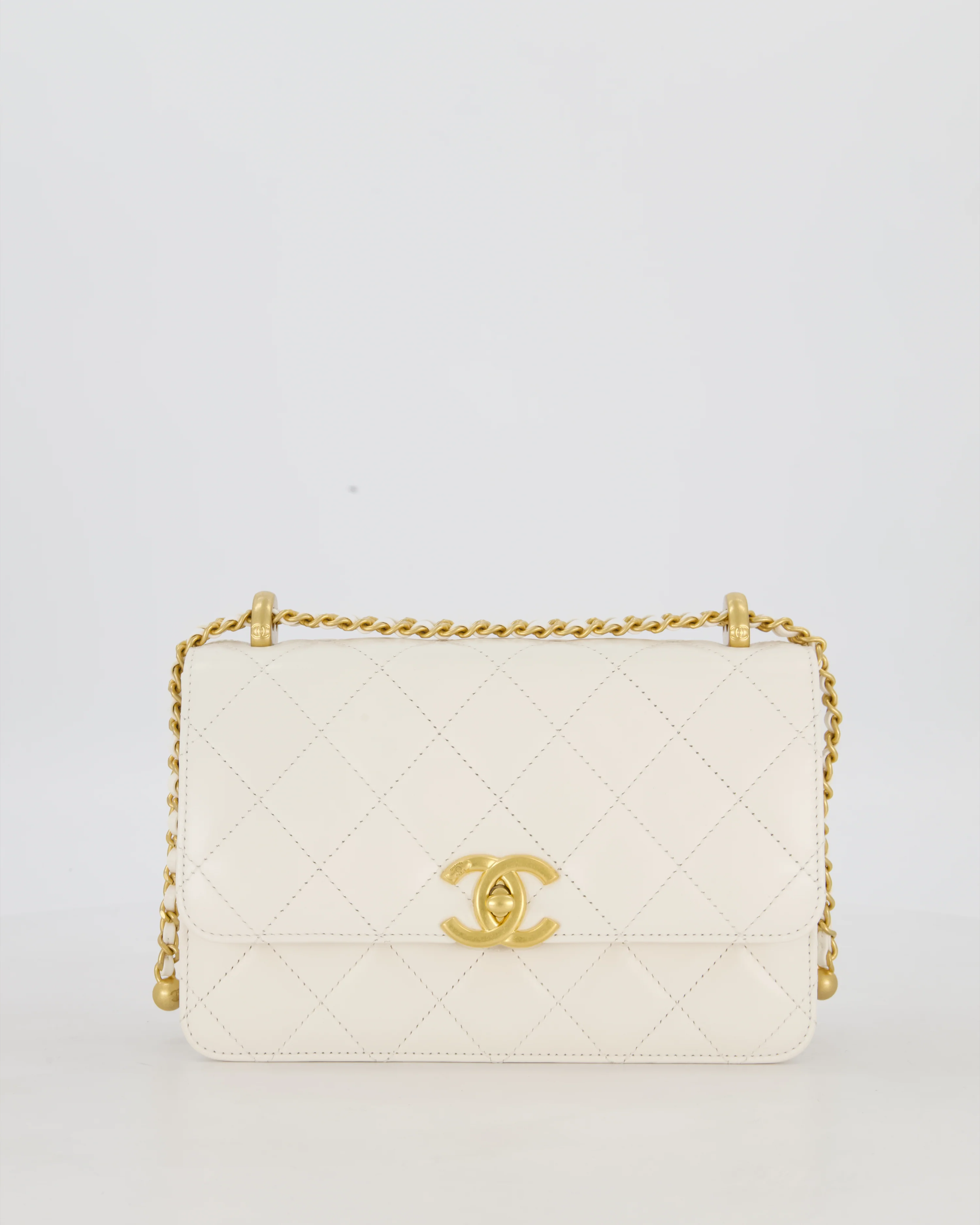 Chanel 21/A White Small Quilted Flap Bag with CC Logo Chain Detail - Image 2