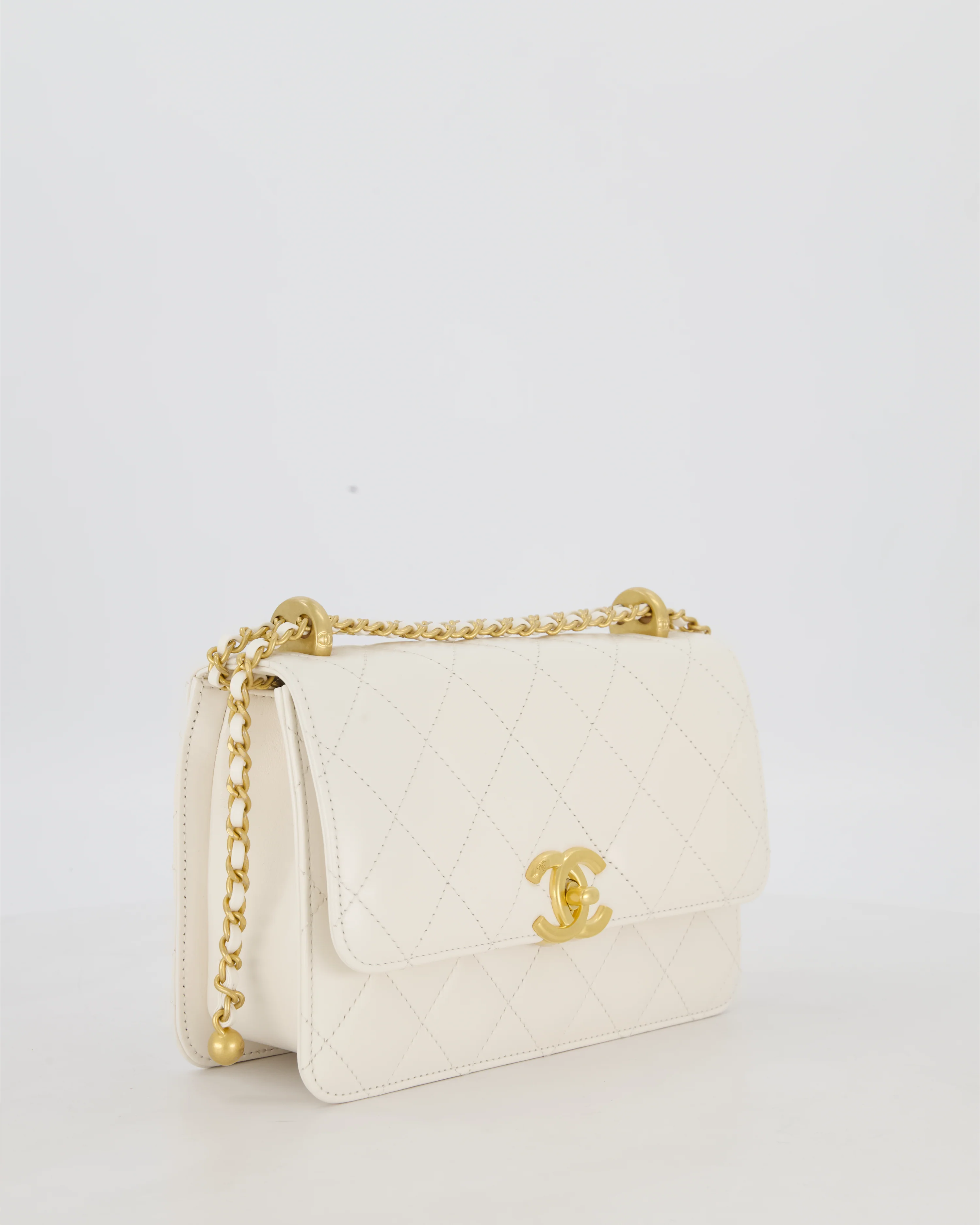 Chanel 21/A White Small Quilted Flap Bag with CC Logo Chain Detail - Image 3