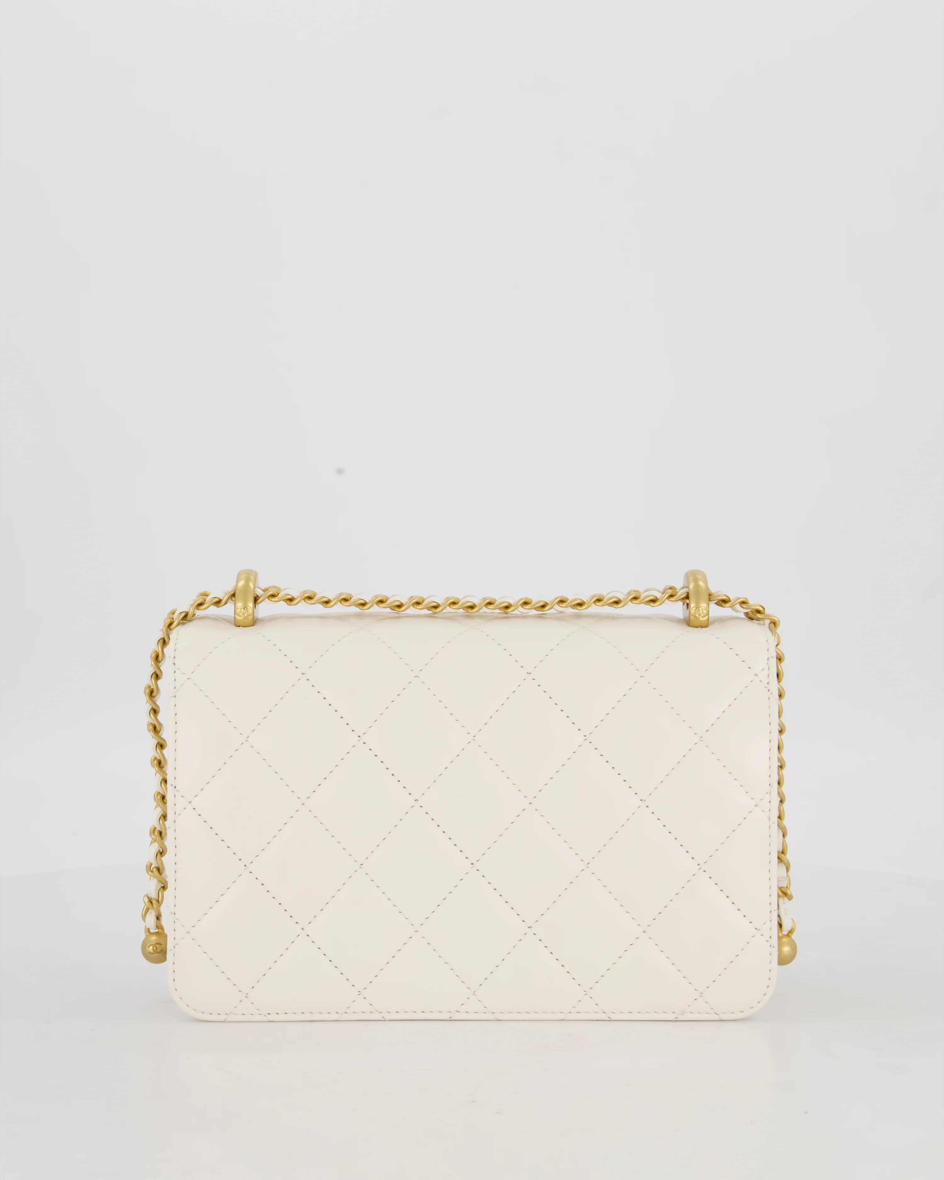 Chanel 21/A White Small Quilted Flap Bag with CC Logo Chain Detail - Image 6