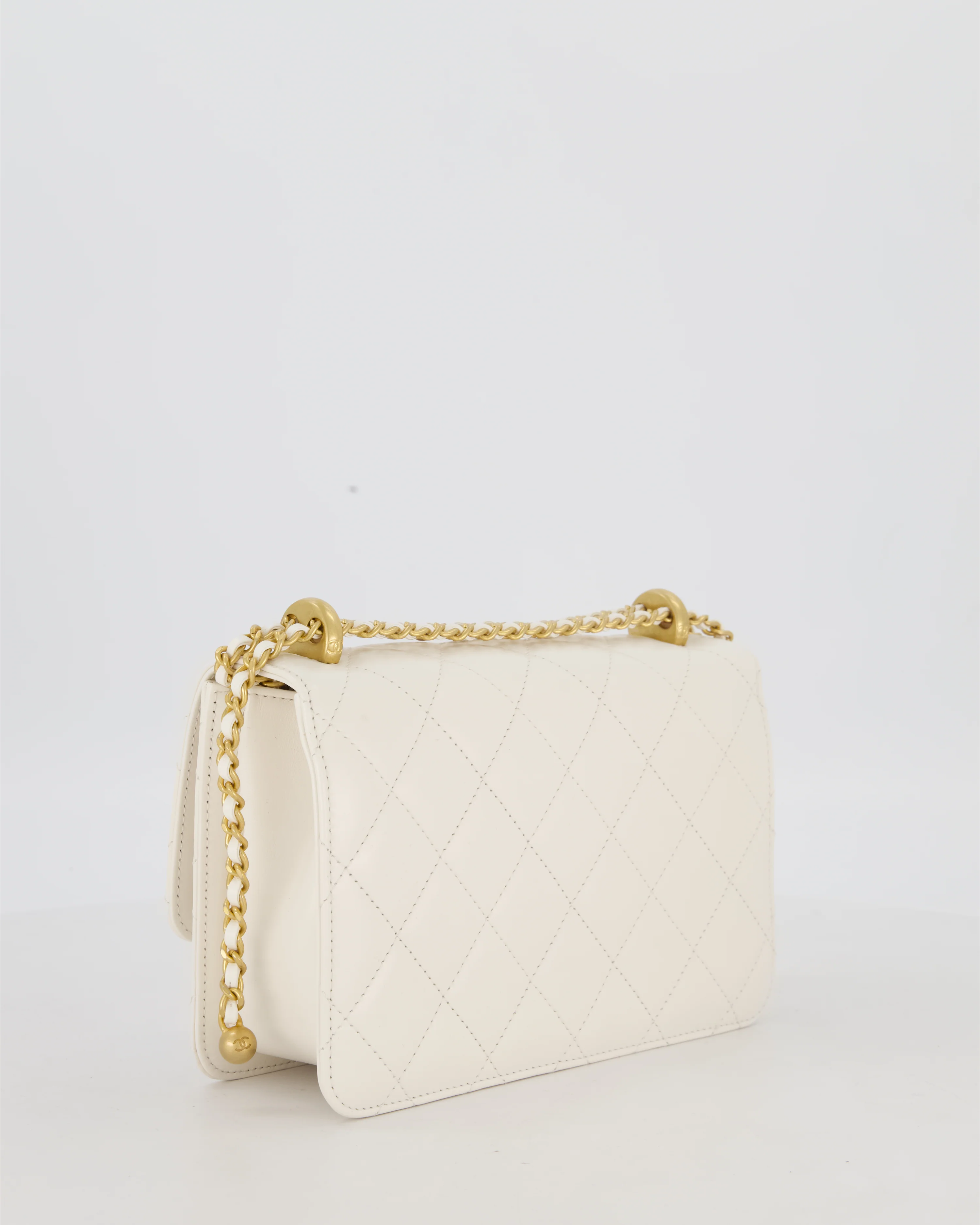 Chanel 21/A White Small Quilted Flap Bag with CC Logo Chain Detail - Image 7