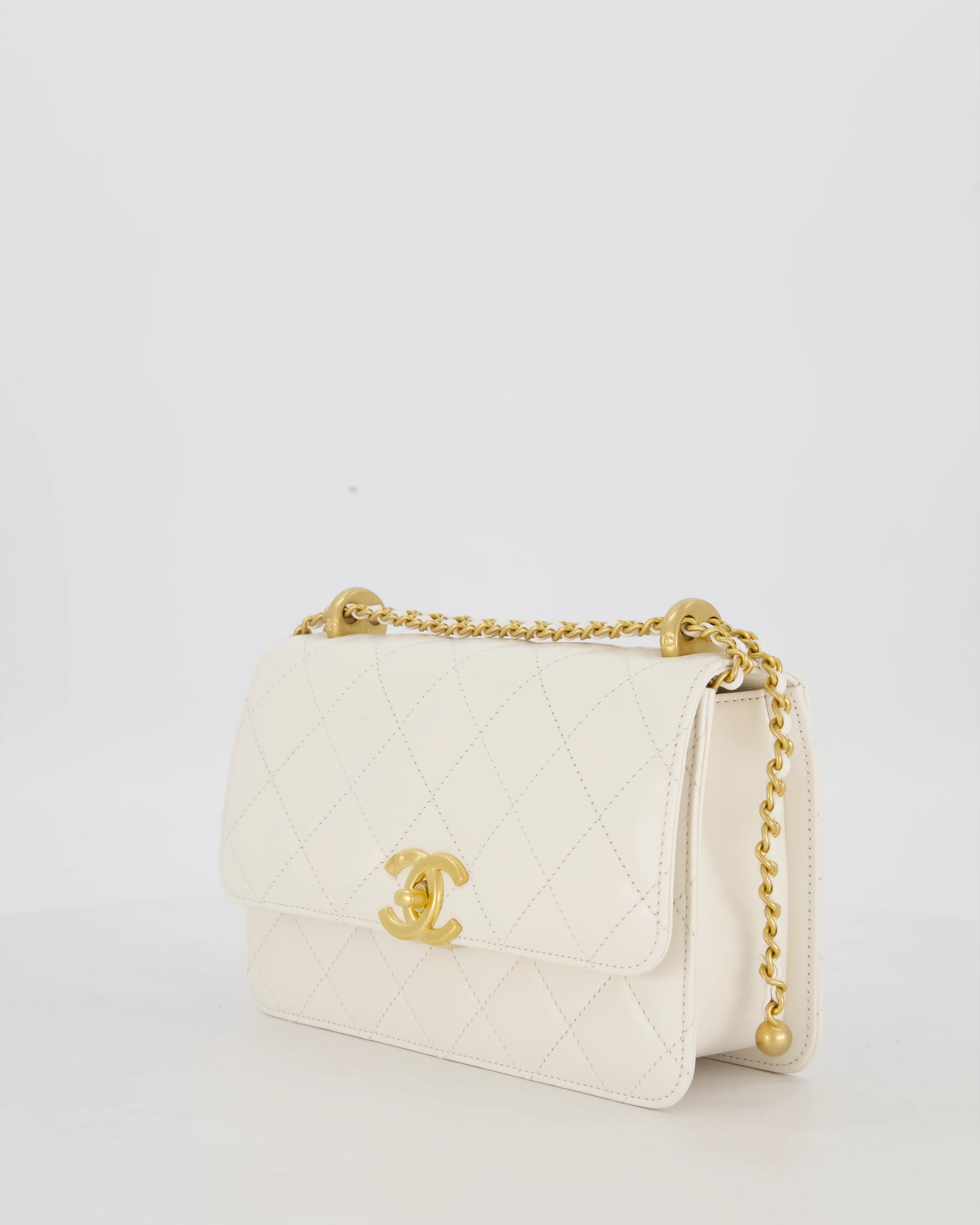 Chanel 21/A White Small Quilted Flap Bag with CC Logo Chain Detail - Image 9