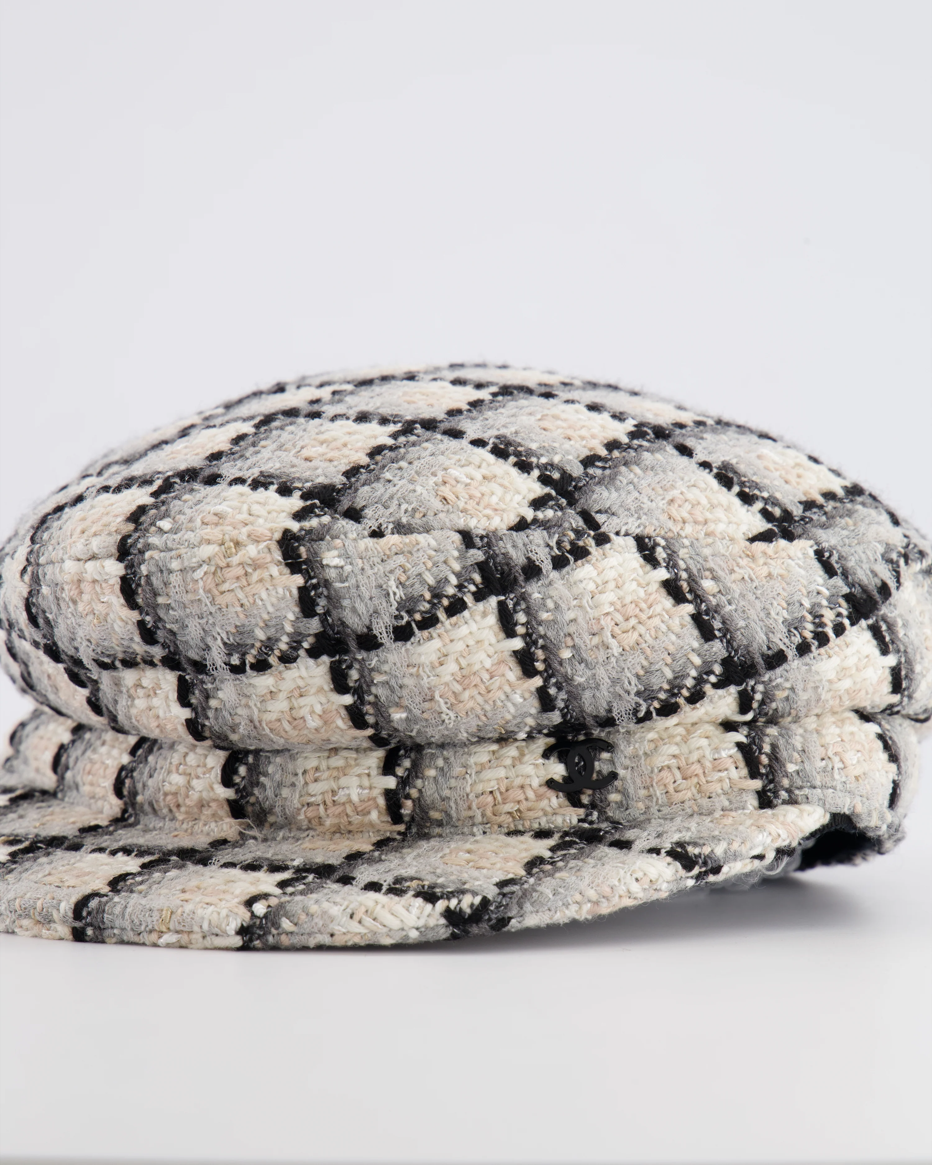 Chanel 22K Beige, White, and Grey Tweed Newsboy Hat Size M - Image 7