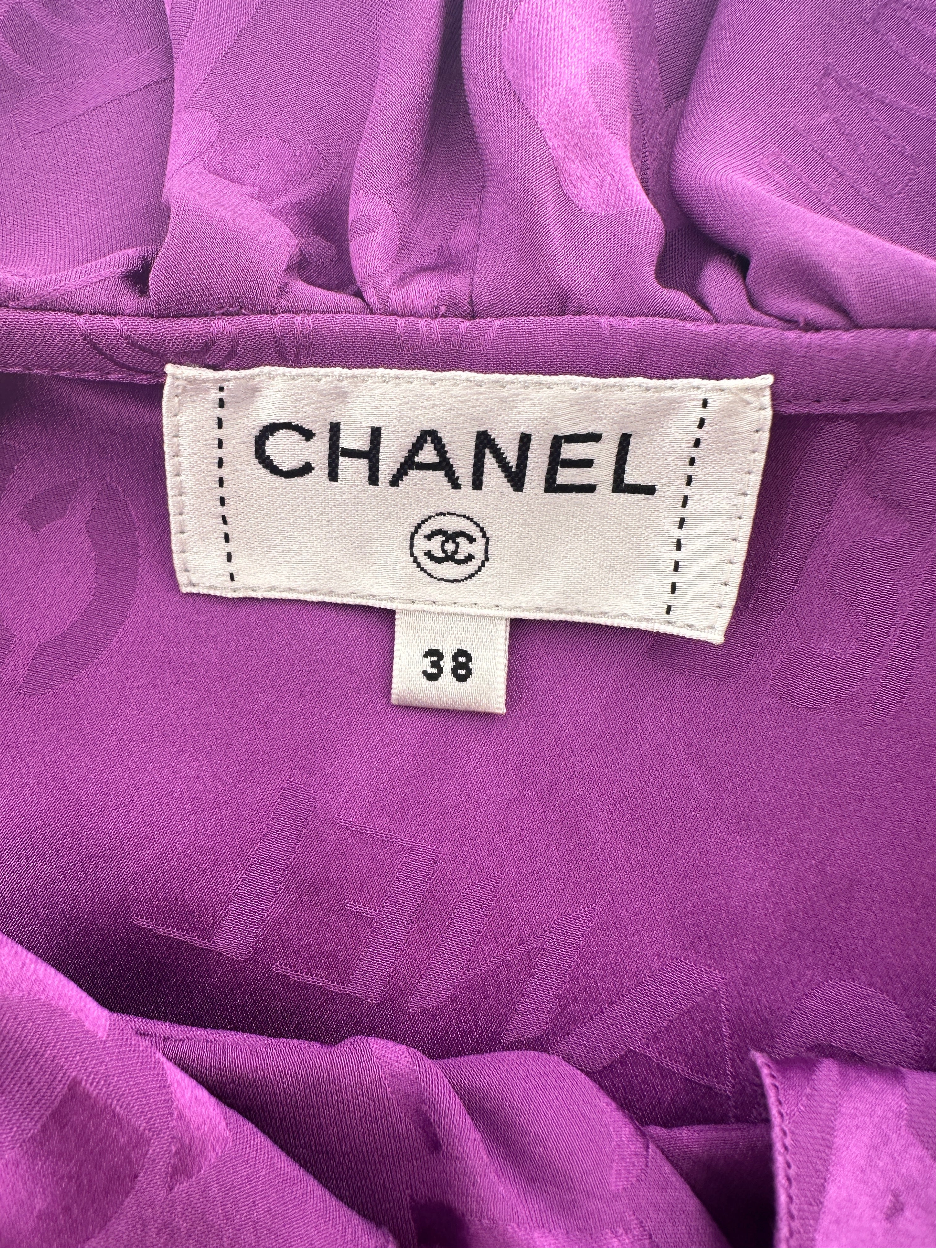 Chanel 22P Purple Silk Sleeveless Button Down Top with Ruffle Neckline and Logo Detail Size FR 38 (UK 10) - Image 15