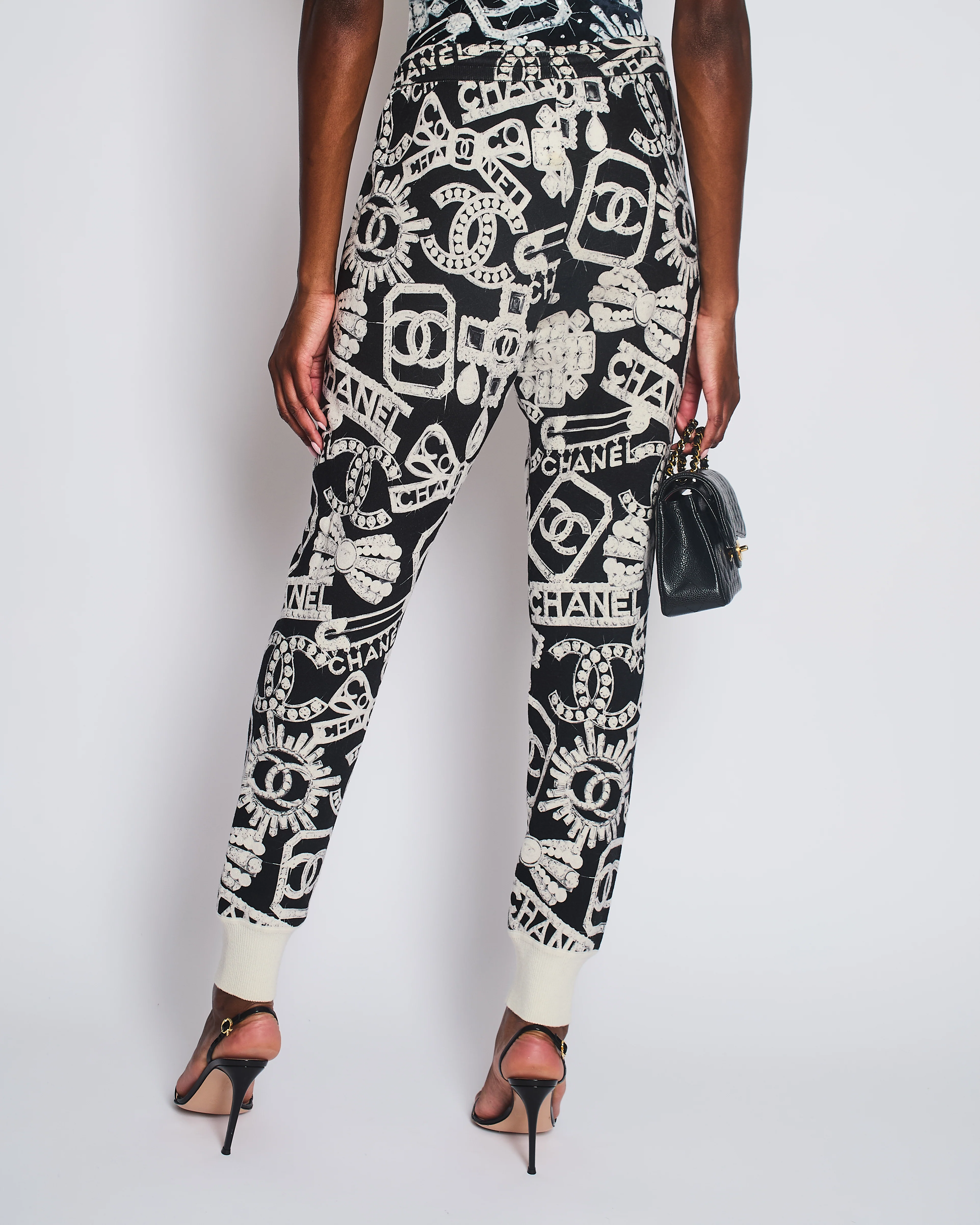 Chanel 23/N Coco Neige Black & White Jogging Pants with Logo Pattern & Crystal CC Detail Size FR 36 (UK 8) - Image 2
