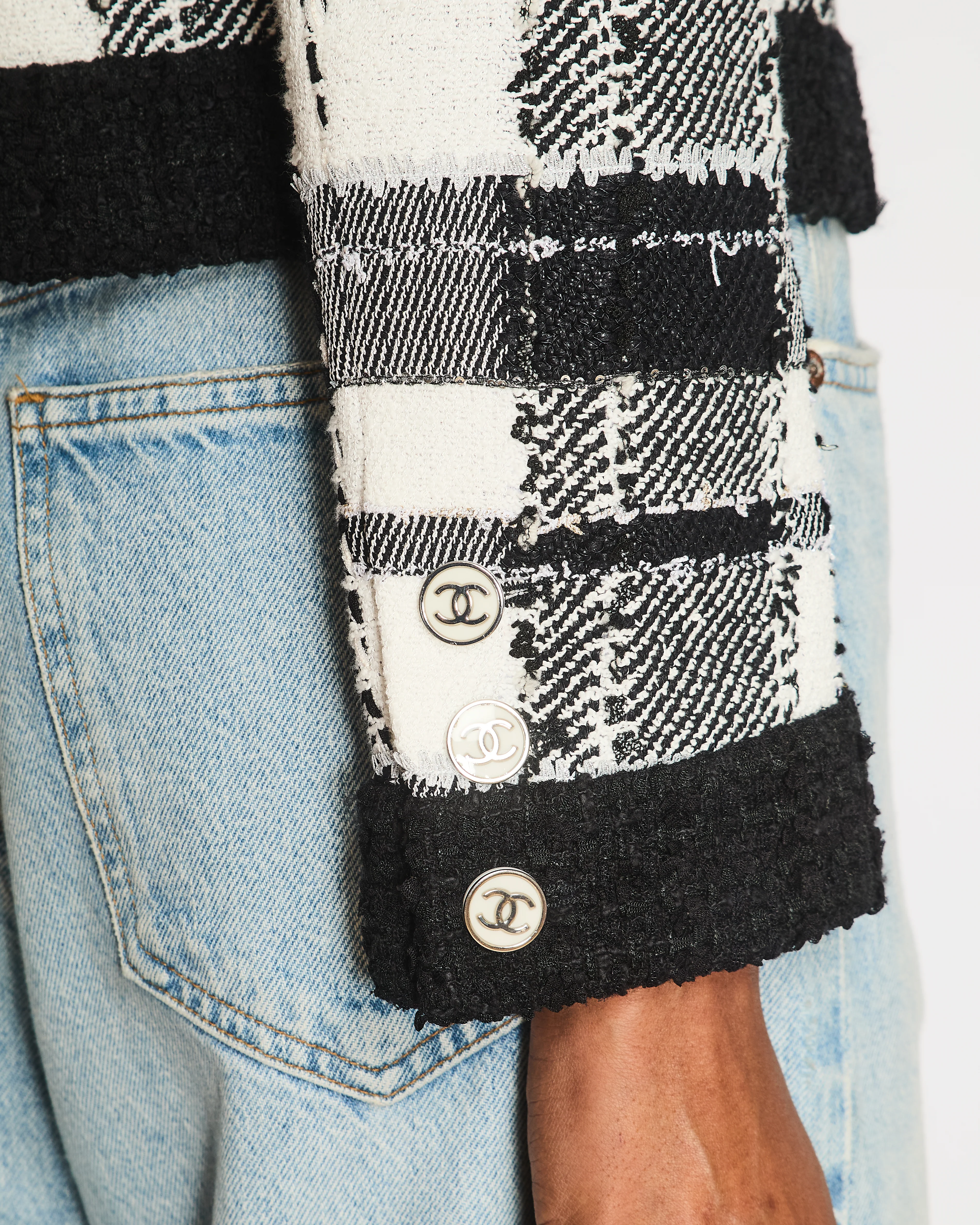 Chanel 23/P Black, White Checkered Tweed Jacket Size FR 34 (UK 6) - Image 3