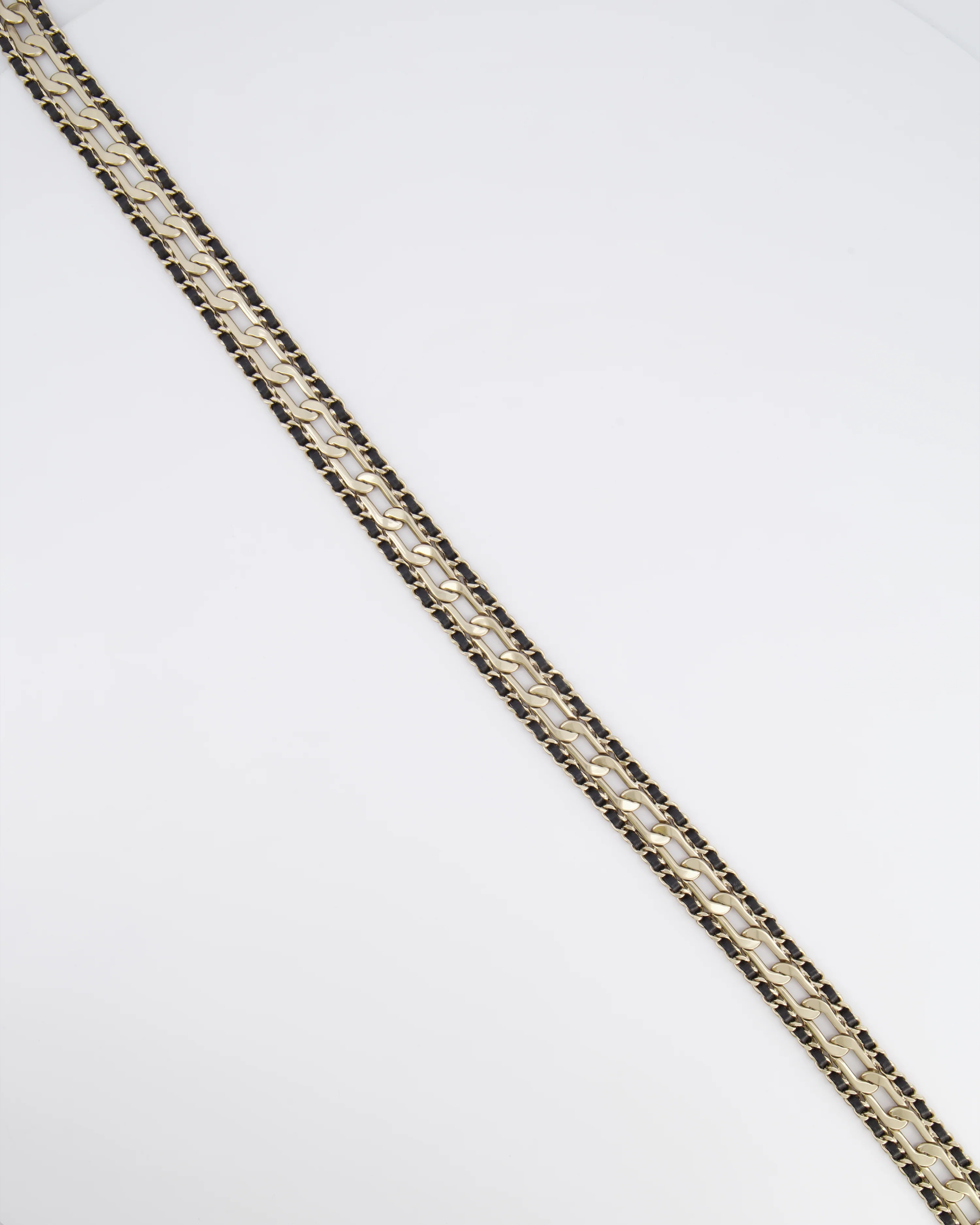 Chanel 23B Cruise Champagne Gold Chainlink and Black Leather Belt with Engraved Logo Detail 75cm - Image 3