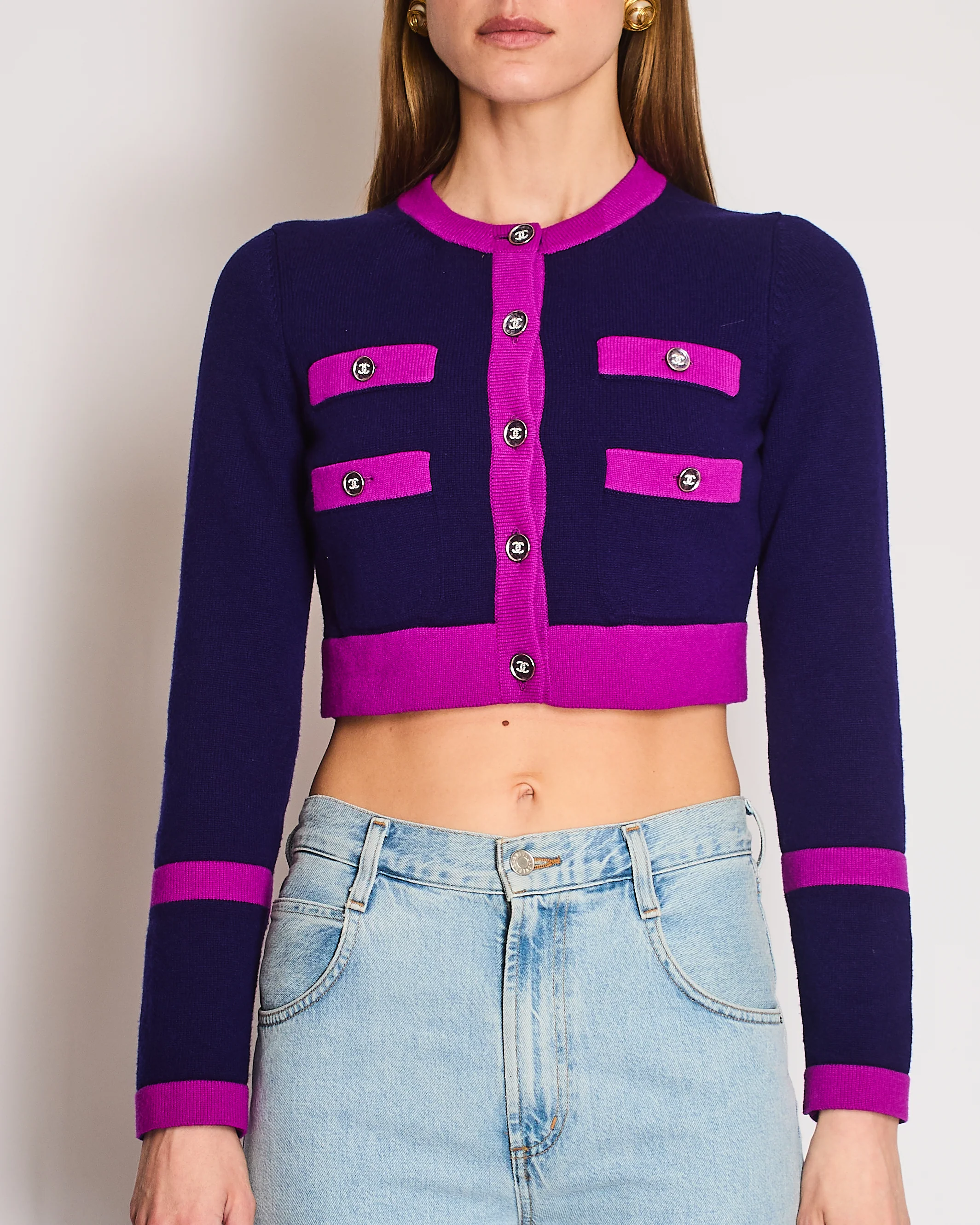 Chanel 23B Purple and Pink Contrast Trim Cropped Cardigan with Silver CC Buttons Size FR 36 (UK 8) - Image 3