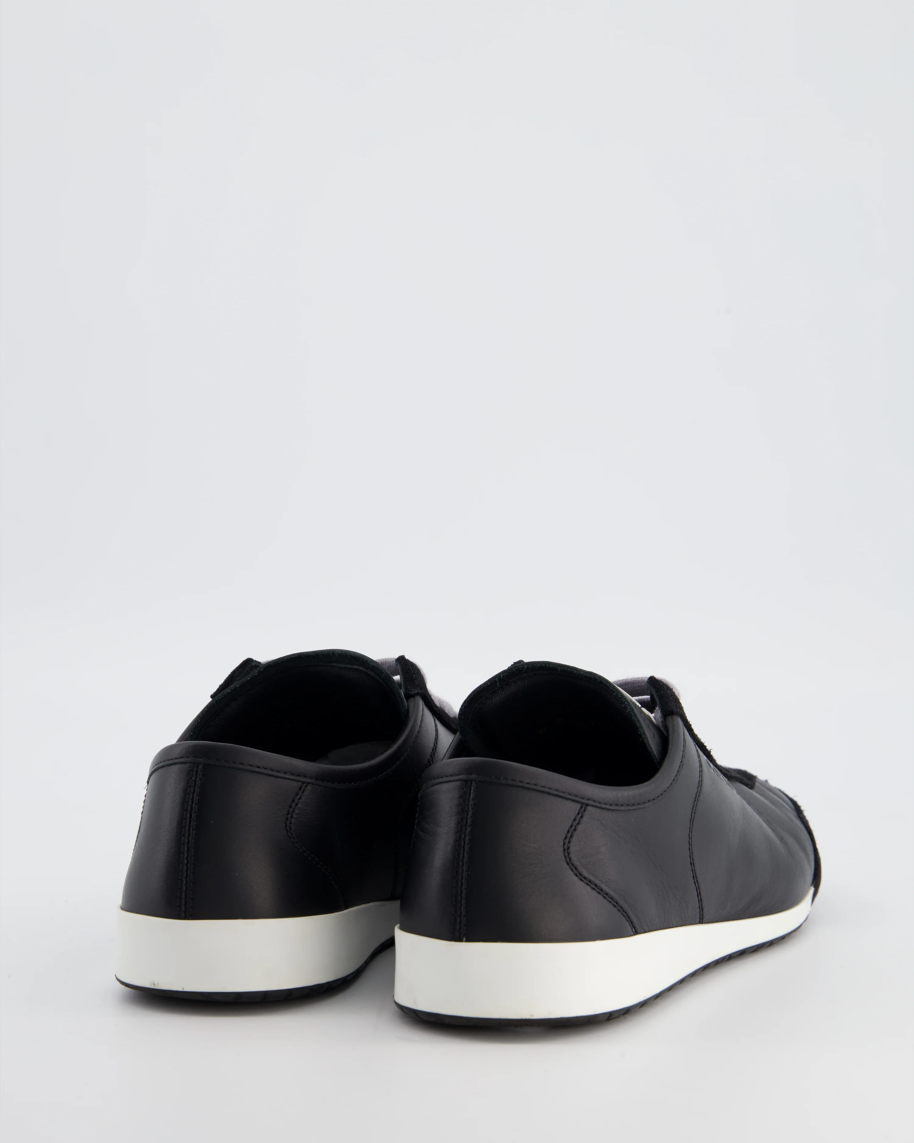 Chanel Interlocking Black Calfskin Leather Sneakers with Logo Detail Size EU 37.5 - Image 3