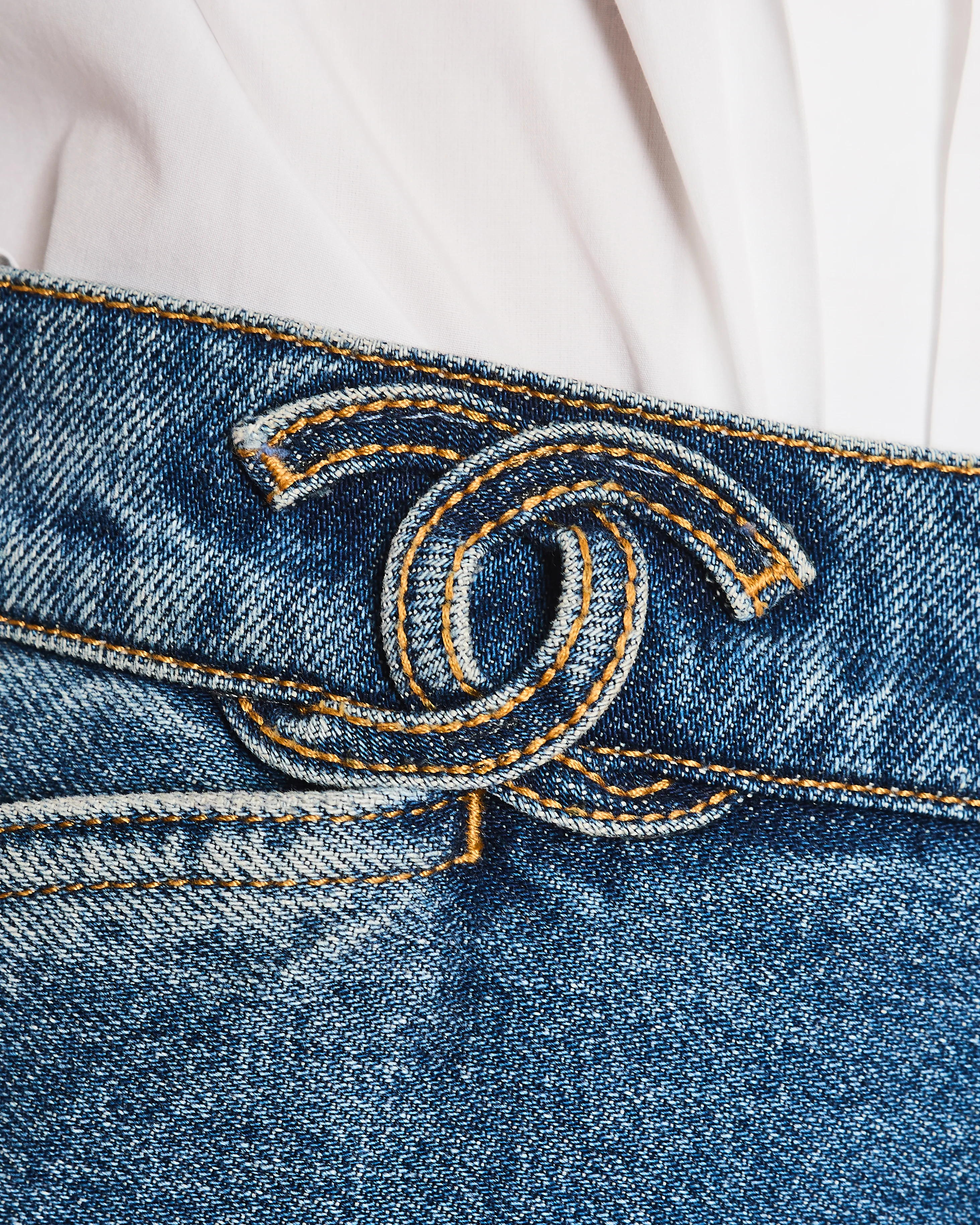 Chanel 24/S Blue Denim Straight Leg Jeans With CC Logo Along the Waistband and Camelia Button Detail Size 42 (UK 14) - Image 4