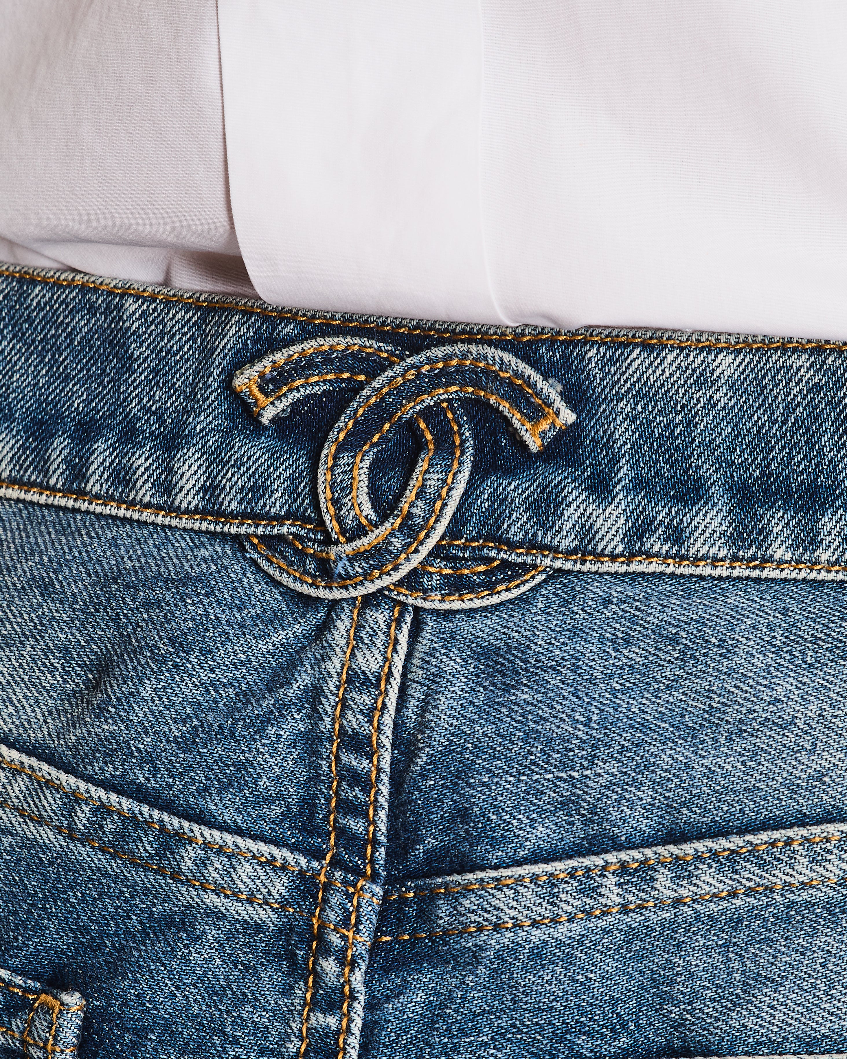 Chanel 24/S Blue Denim Straight Leg Jeans With CC Logo Along the Waistband and Camelia Button Detail Size 42 (UK 14) - Image 5