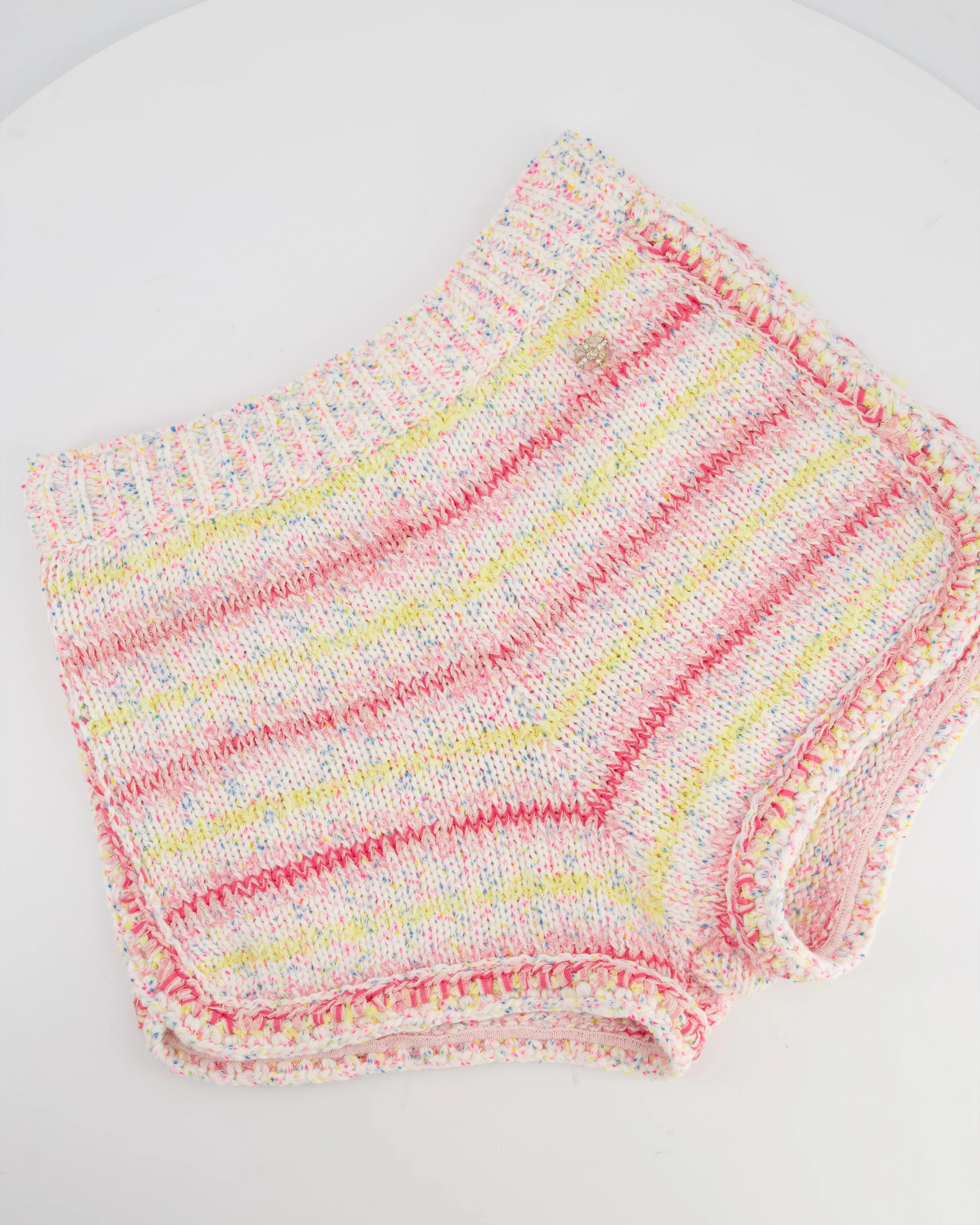 Chanel 24C Resort Pastel Pink & Yellow Sleeveless Knit Jumper and Shorts Set with Cupid Heart "Coco" Detail Top Size FR 34 (UK 6) - Image 11