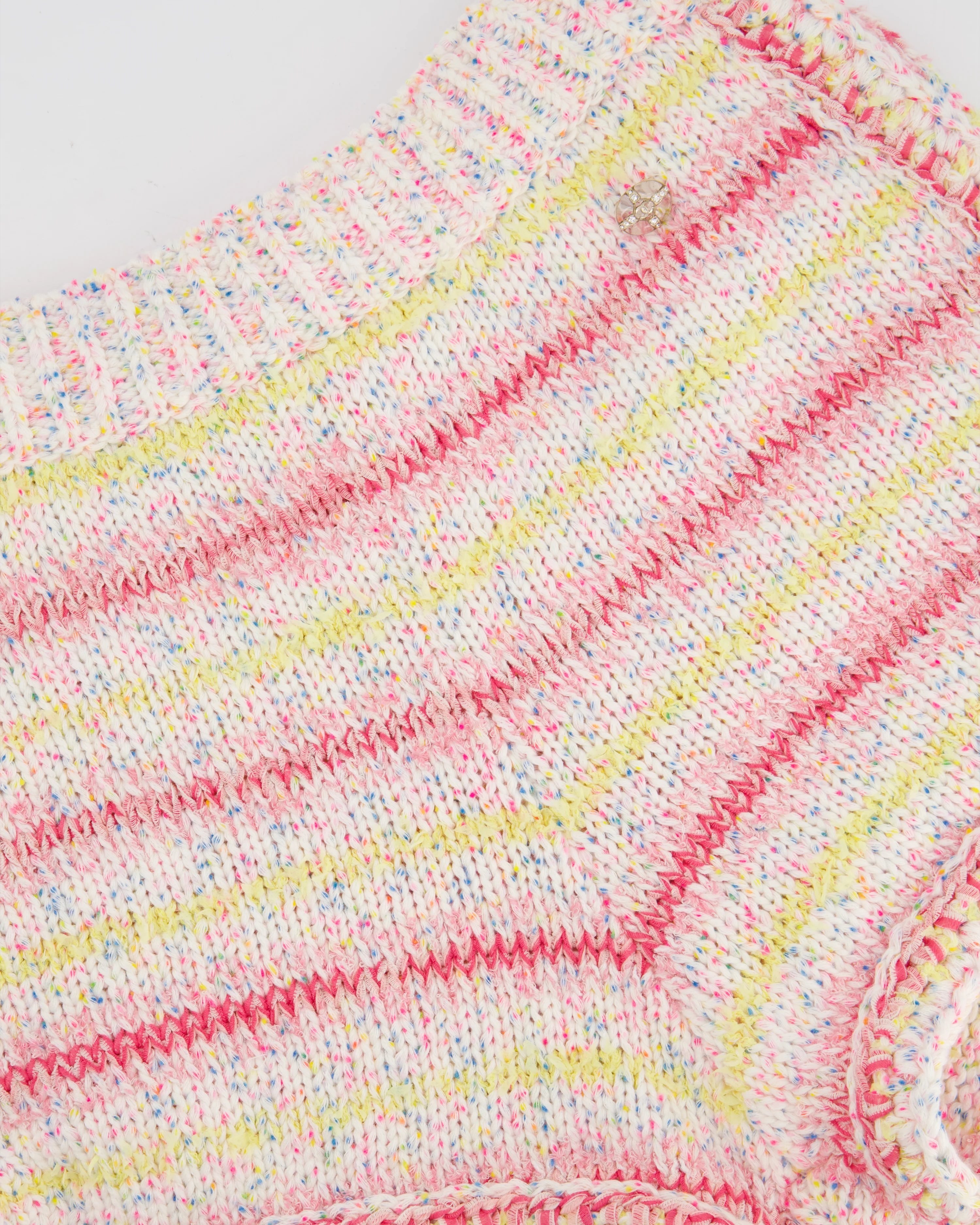 Chanel 24C Resort Pastel Pink & Yellow Sleeveless Knit Jumper and Shorts Set with Cupid Heart "Coco" Detail Top Size FR 34 (UK 6) - Image 12