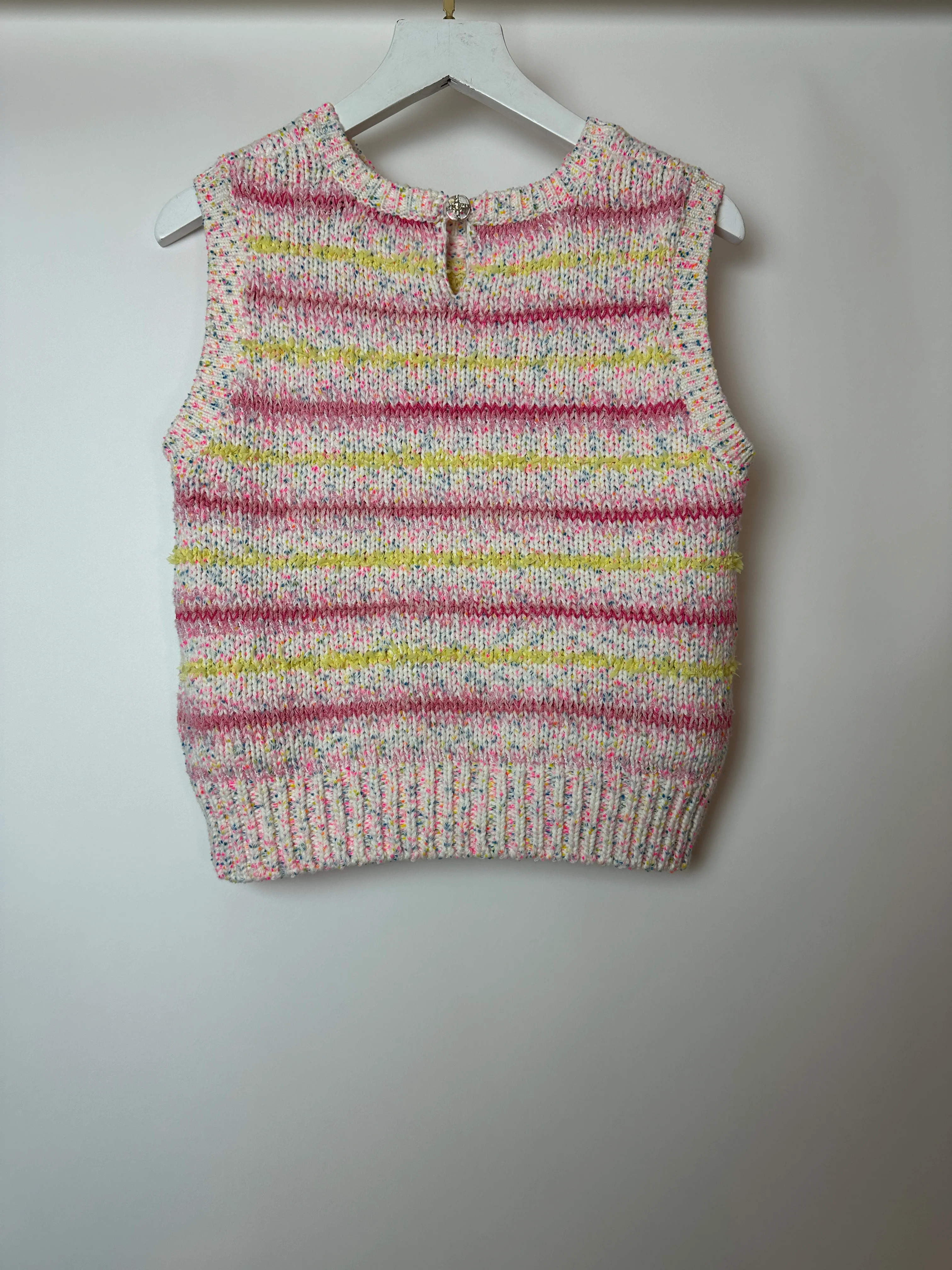 Chanel 24C Resort Pastel Pink & Yellow Sleeveless Knit Jumper and Shorts Set with Cupid Heart "Coco" Detail Top Size FR 34 (UK 6) - Image 16