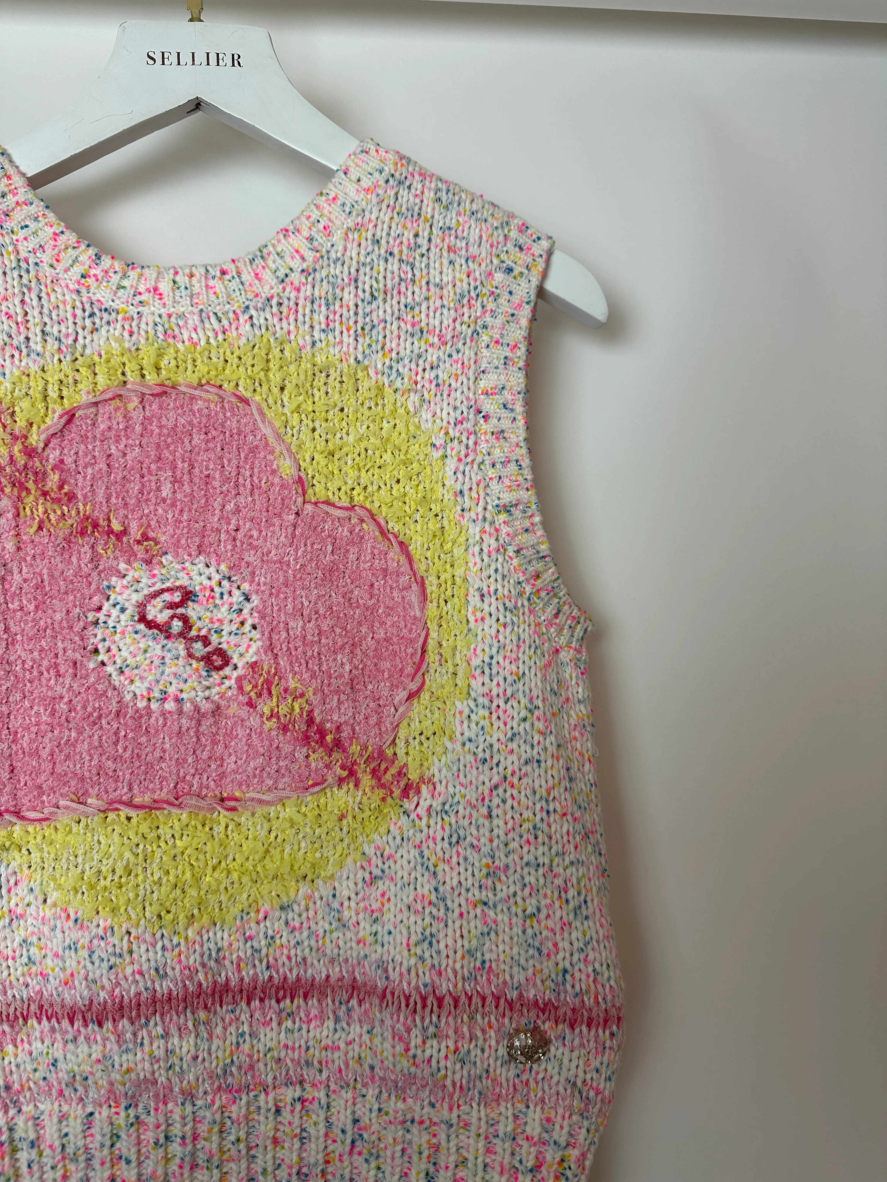 Chanel 24C Resort Pastel Pink & Yellow Sleeveless Knit Jumper and Shorts Set with Cupid Heart "Coco" Detail Top Size FR 34 (UK 6) - Image 17