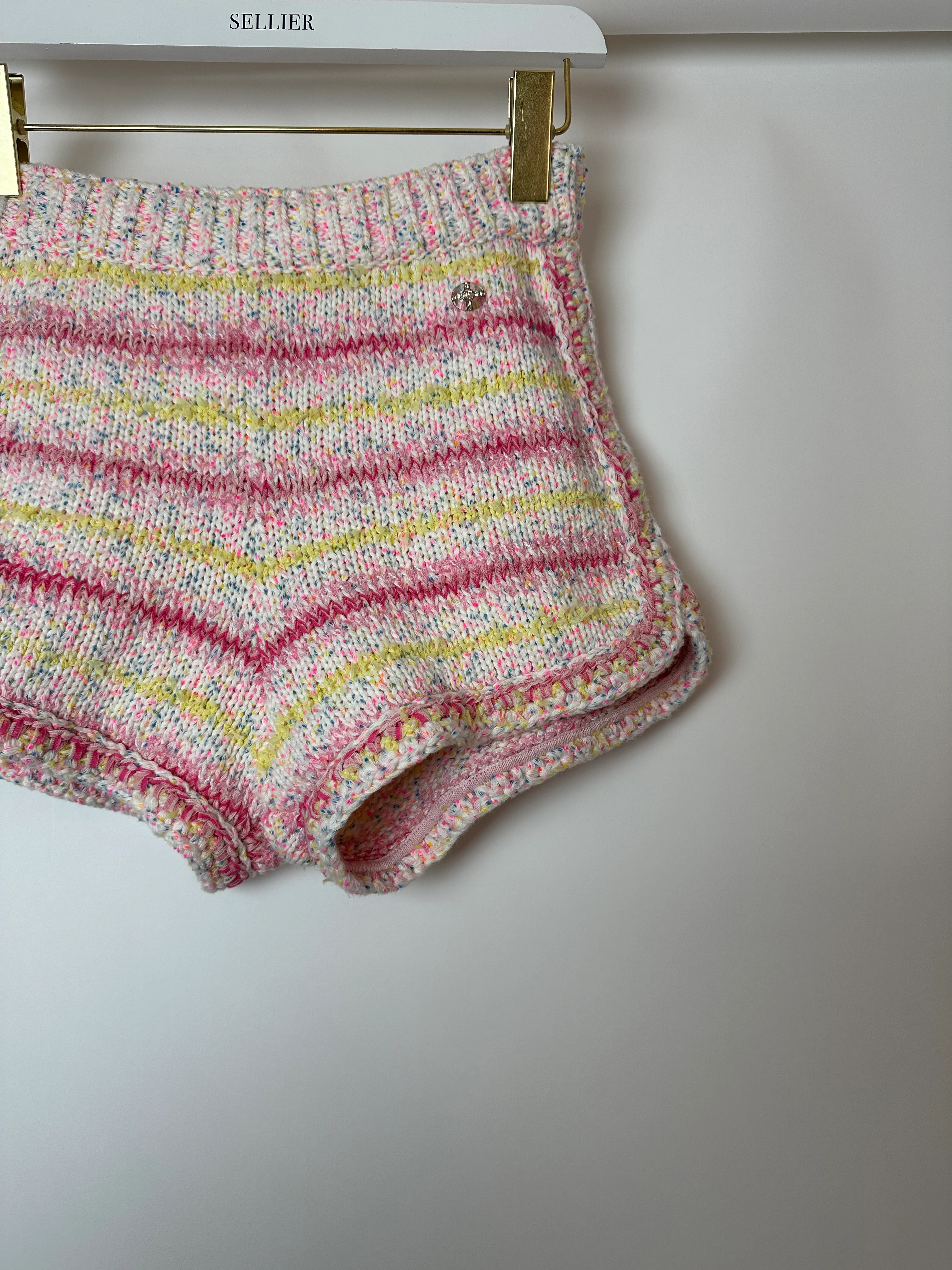 Chanel 24C Resort Pastel Pink & Yellow Sleeveless Knit Jumper and Shorts Set with Cupid Heart "Coco" Detail Top Size FR 34 (UK 6) - Image 20