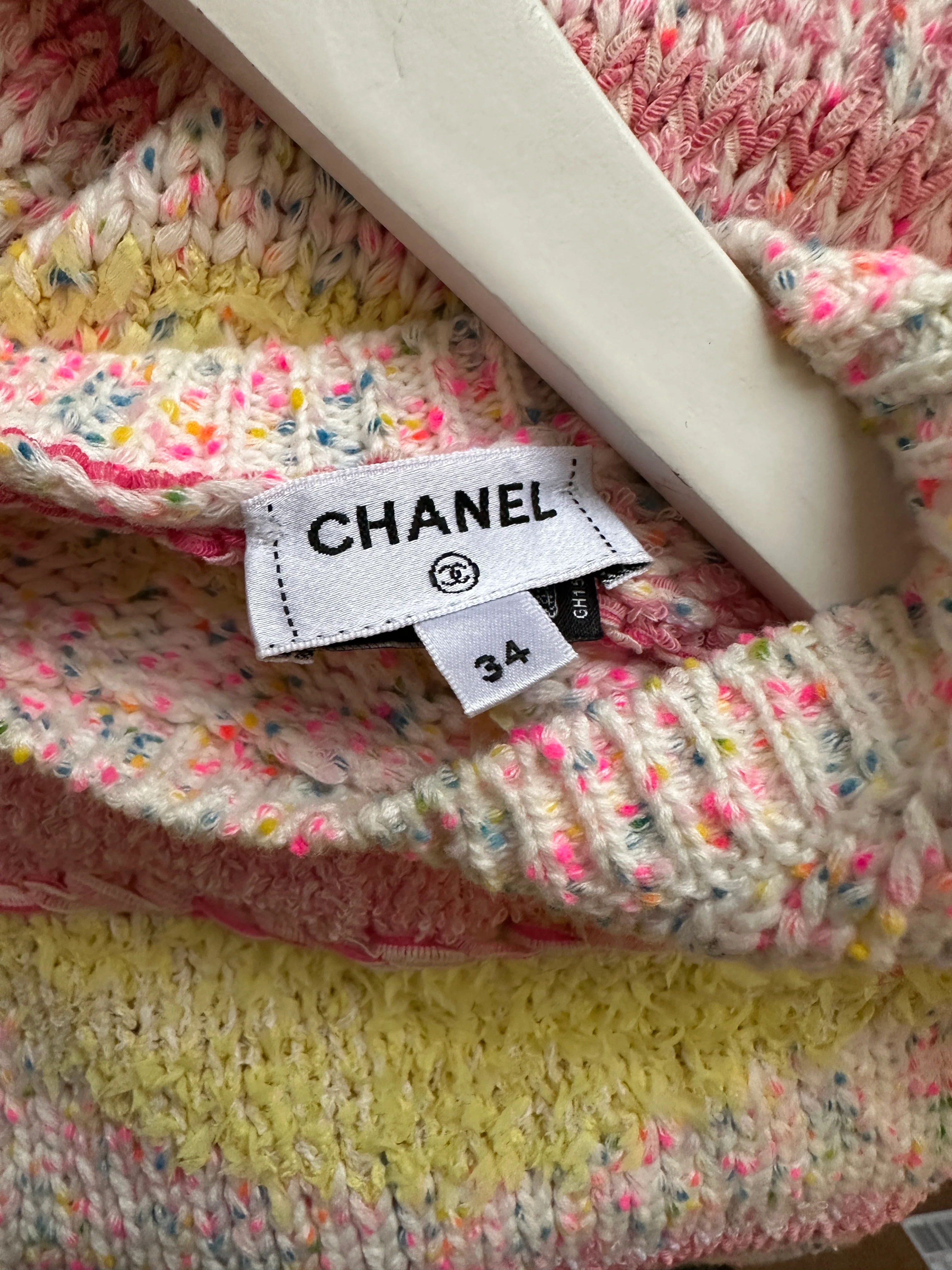 Chanel 24C Resort Pastel Pink & Yellow Sleeveless Knit Jumper and Shorts Set with Cupid Heart "Coco" Detail Top Size FR 34 (UK 6) - Image 21