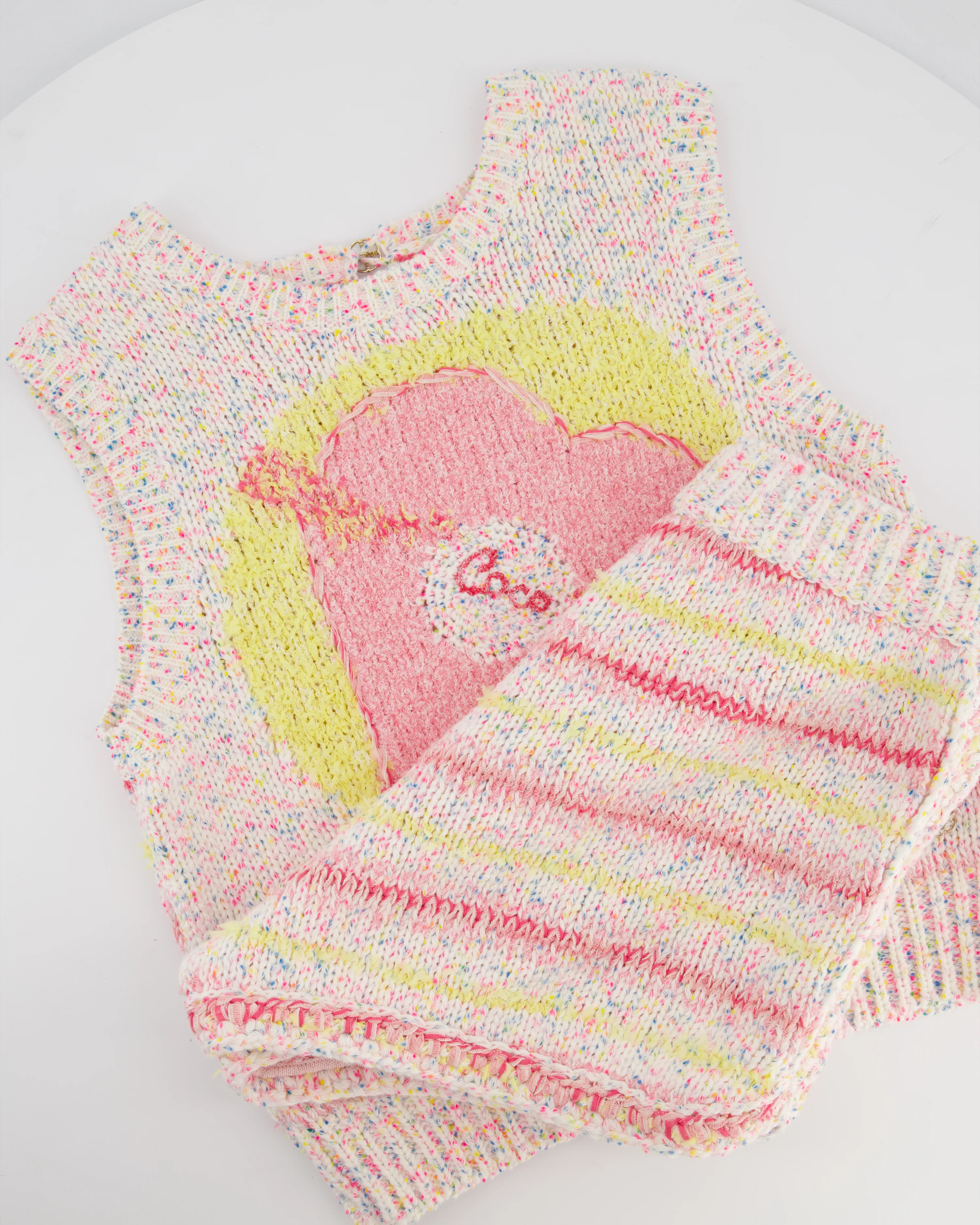 Chanel 24C Resort Pastel Pink & Yellow Sleeveless Knit Jumper and Shorts Set with Cupid Heart "Coco" Detail Top Size FR 34 (UK 6) - Image 7