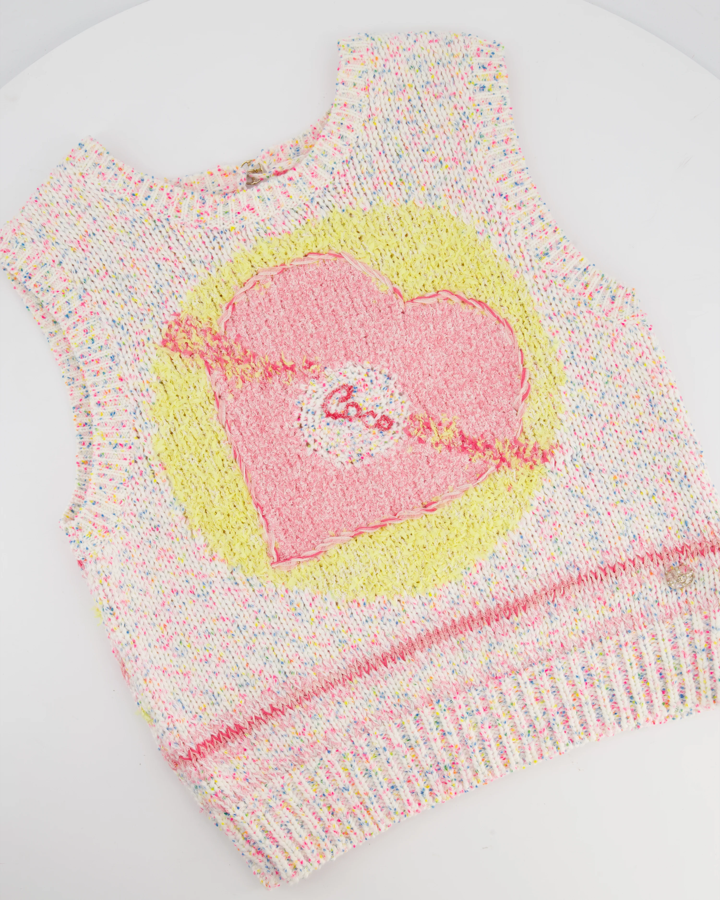 Chanel 24C Resort Pastel Pink & Yellow Sleeveless Knit Jumper and Shorts Set with Cupid Heart "Coco" Detail Top Size FR 34 (UK 6) - Image 8