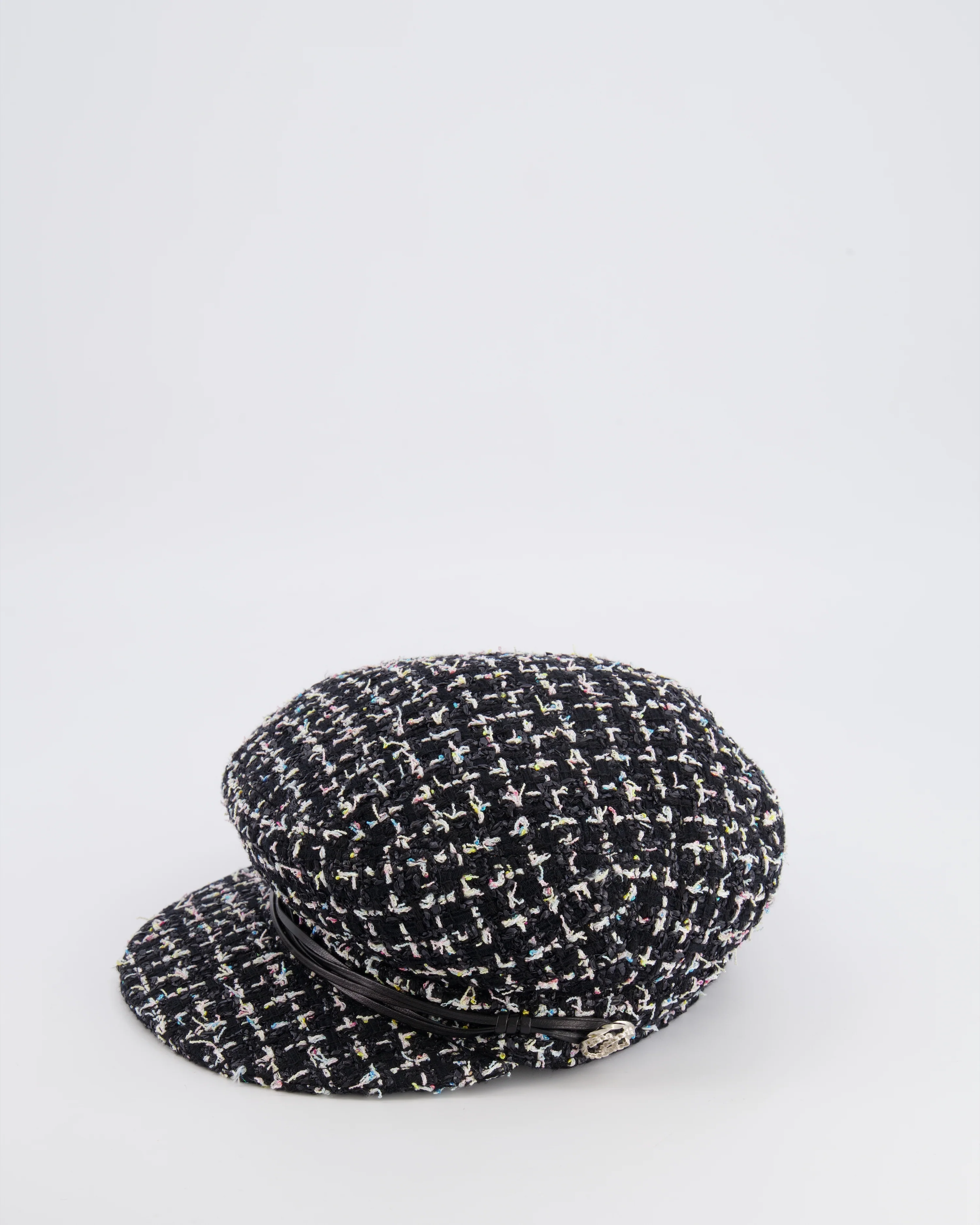 Chanel 24P Black and White Tweed Newsboy Hat with Multi-Colour Threads and Silver Twisted CC Logo Buttons with Front Lambskin Leather Fringe Detail Size S - Image 5