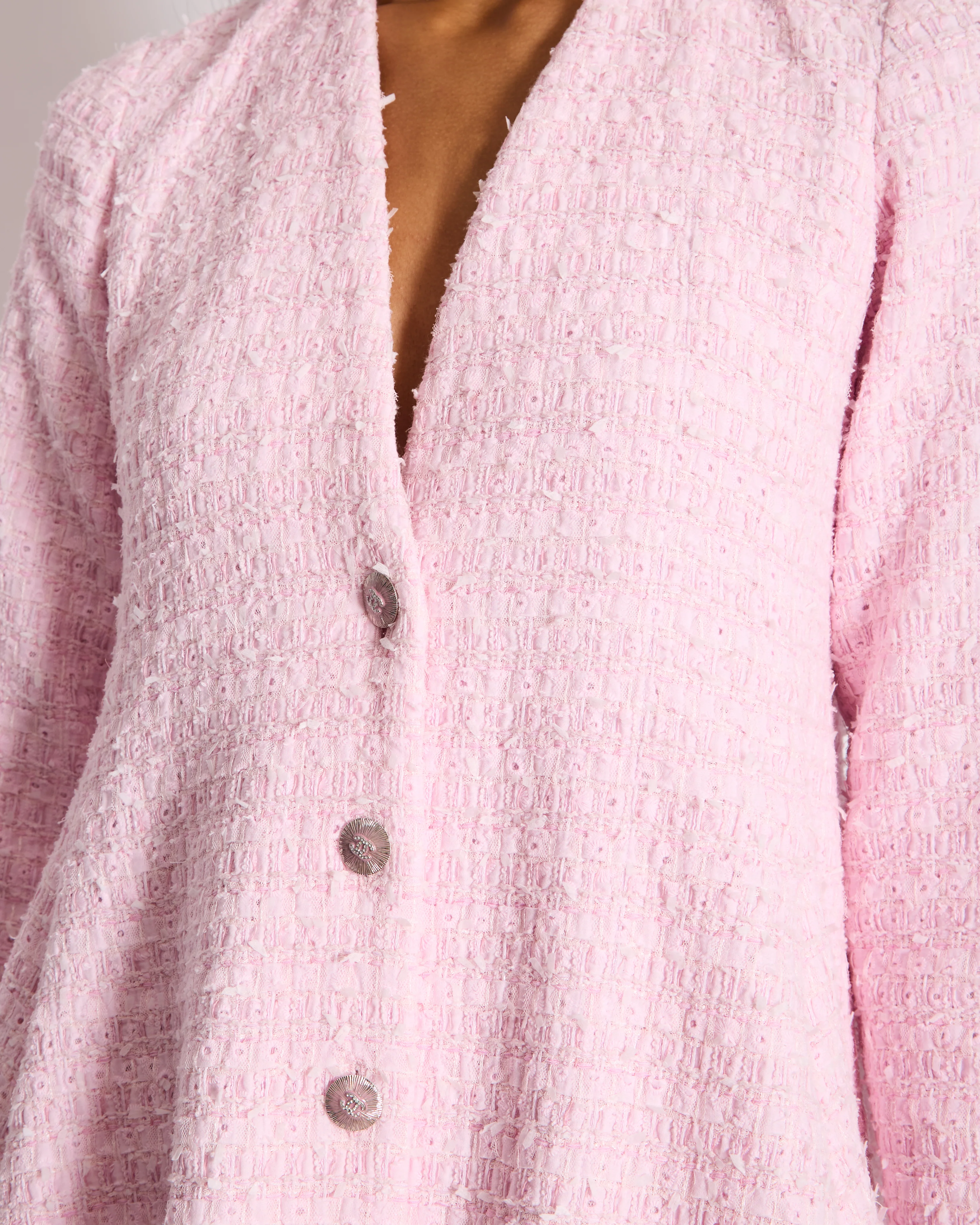 Chanel 24/S Pink Tweed Long Sleeve A-Line Asymmetric Mini Dress with Silver and Pink Logo Button Details Detail FR 34 (UK 6) - Image 4